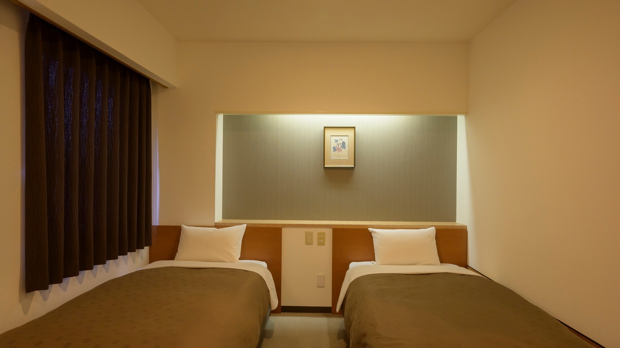 [Kamar twin] Dilengkapi dengan 2 tempat tidur single dan sofa. Bersantailah dan rileks setelah bekerja atau bepergian di kamar yang luas ini.