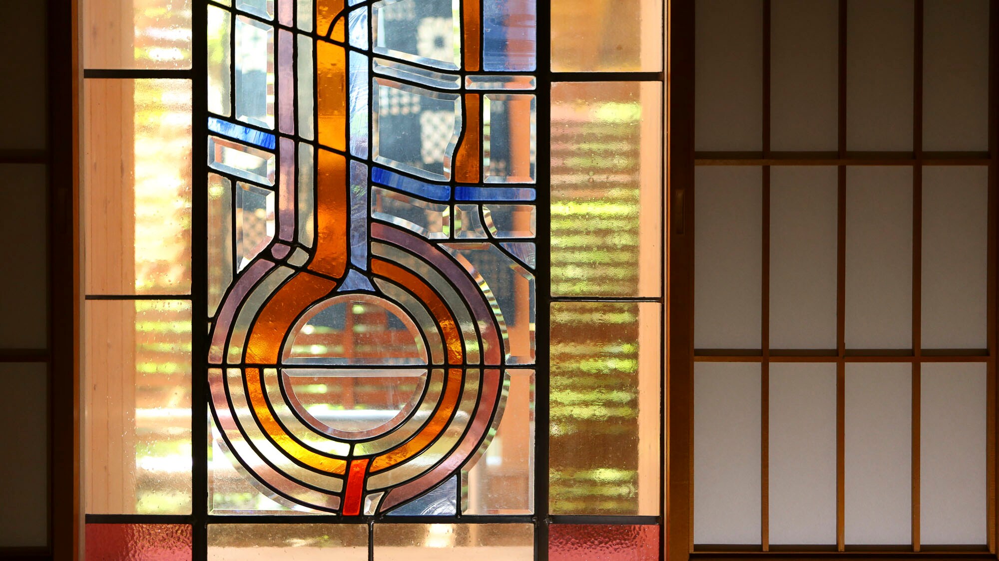 Some rooms have stained glass, and some have open-air baths.