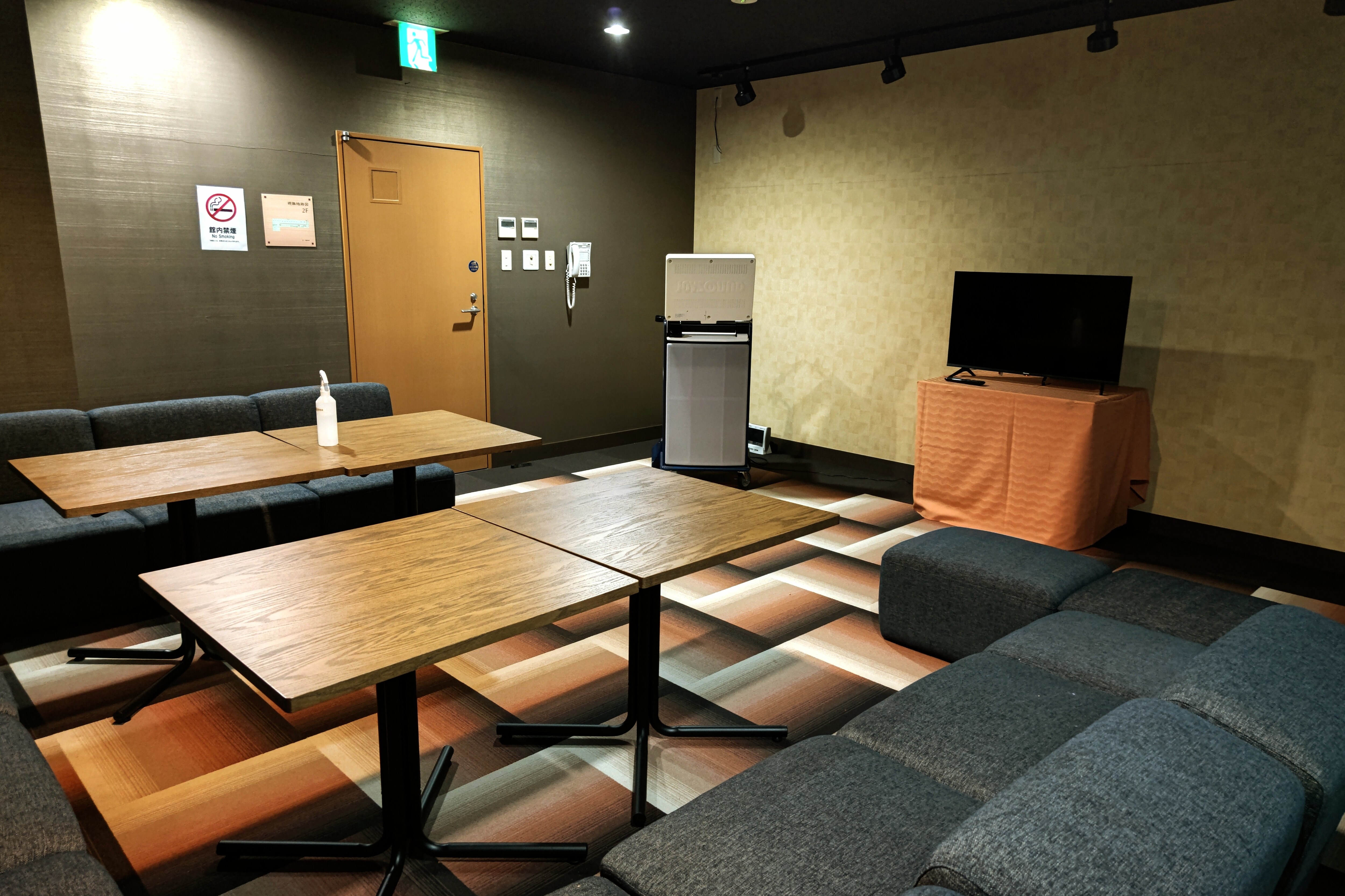[Karaoke room] When you think of hot springs, you think of karaoke. A great way to relieve stress. A great opportunity to socialize.