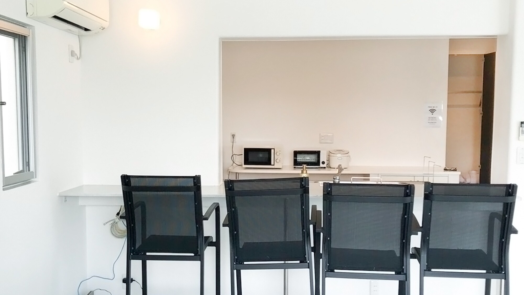 ・[101: Kitchen] Comes with a counter so you can chat while cooking