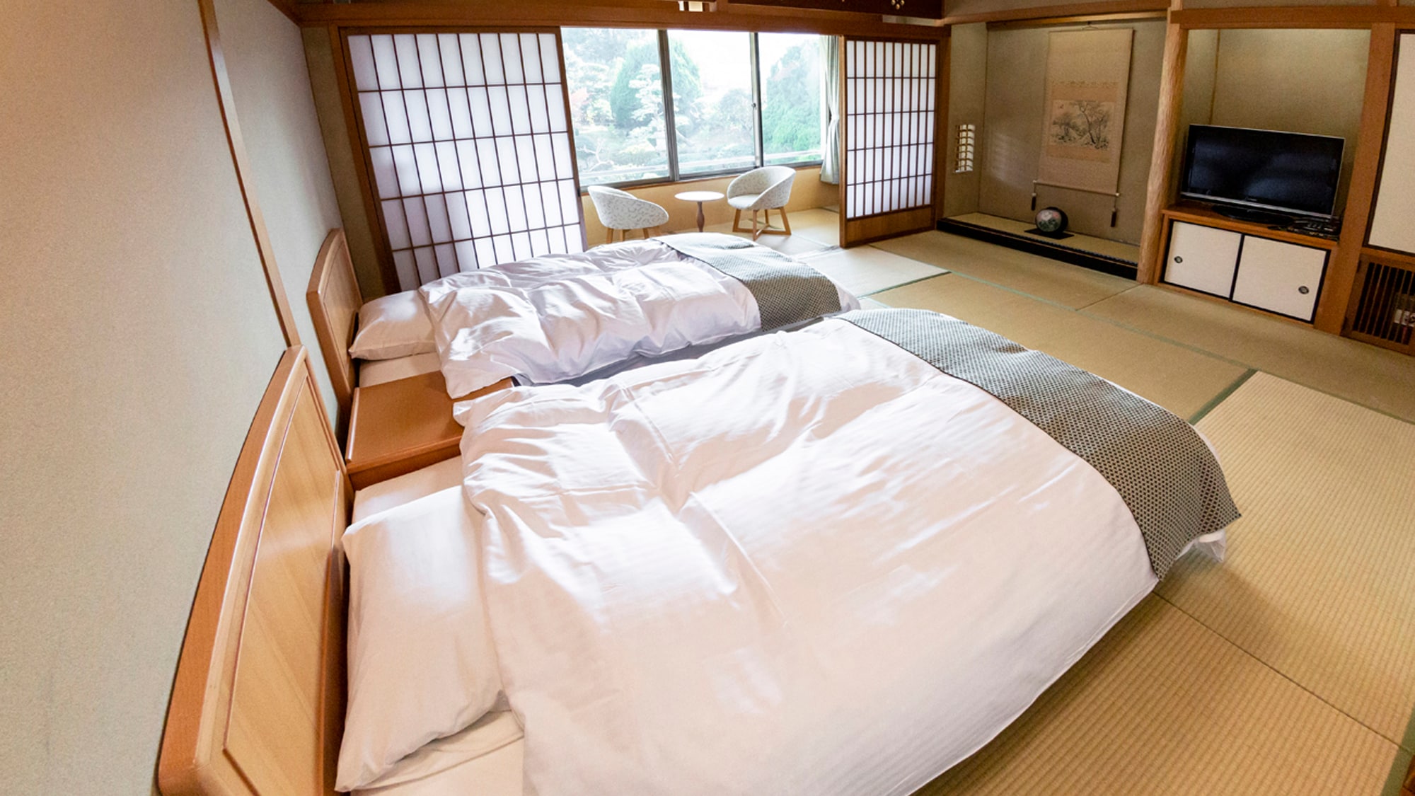 [Main Building / Japanese Modern] This room has two beds in a Japanese-style room.