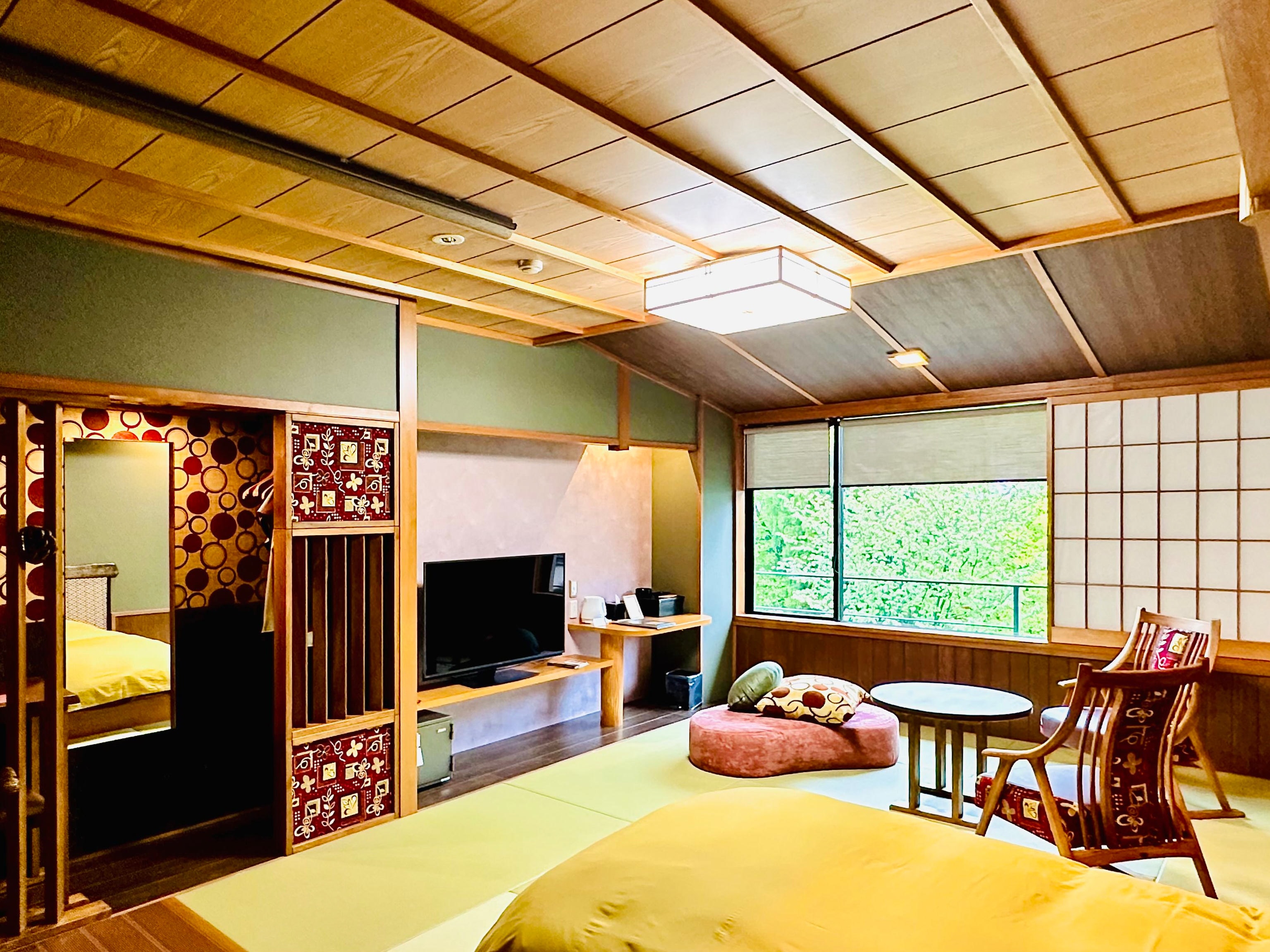 [Non-smoking] East Wing, garden view, modern Japanese-style room with 13 tatami mats, bath, toilet and washbasin