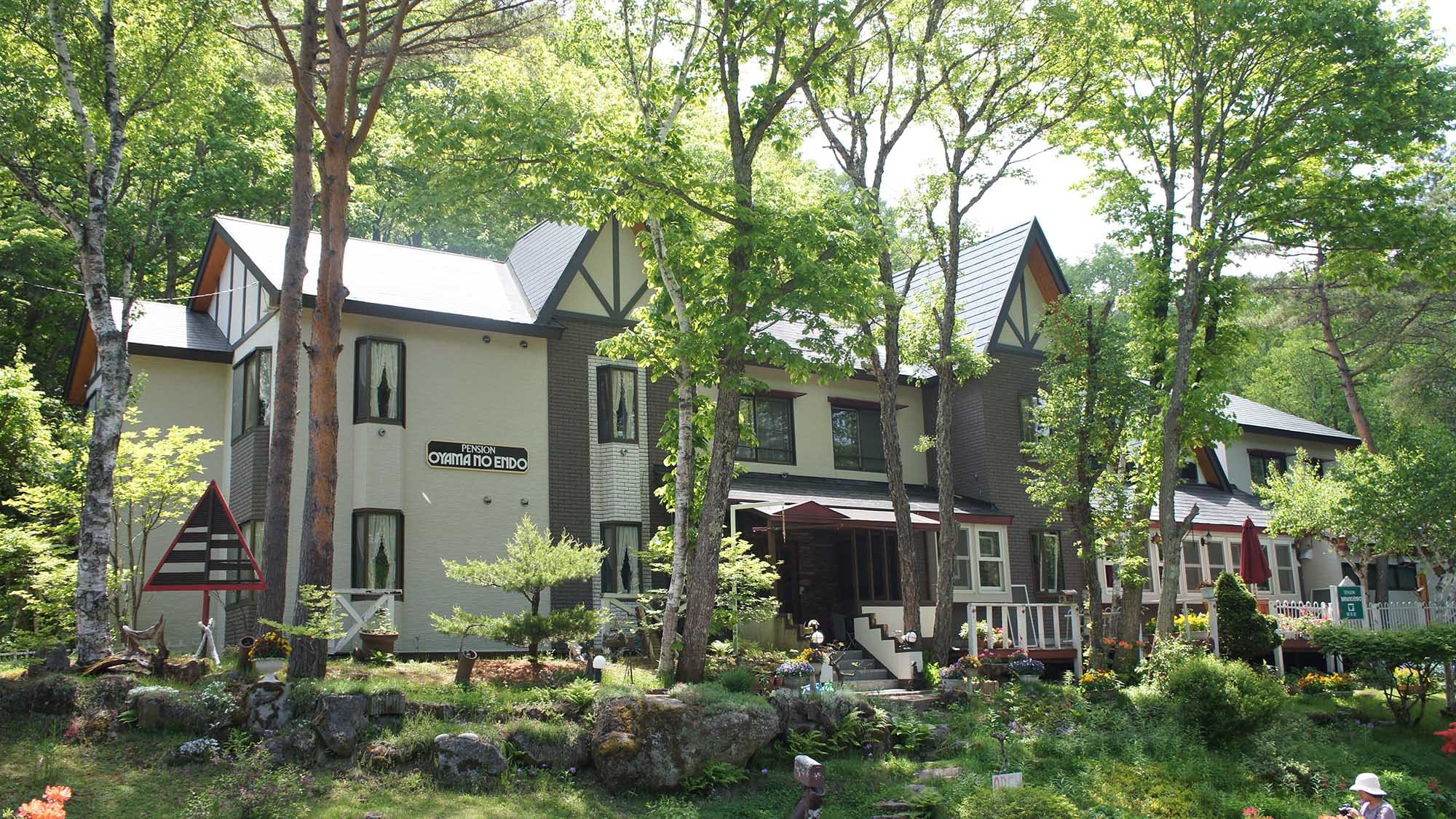・There are many beautiful mountain and lake views nearby, including Lake Shirakaba, Lake Megami, Mt. Tateshina, Lake Suwa, and Mt. Kirigamine.