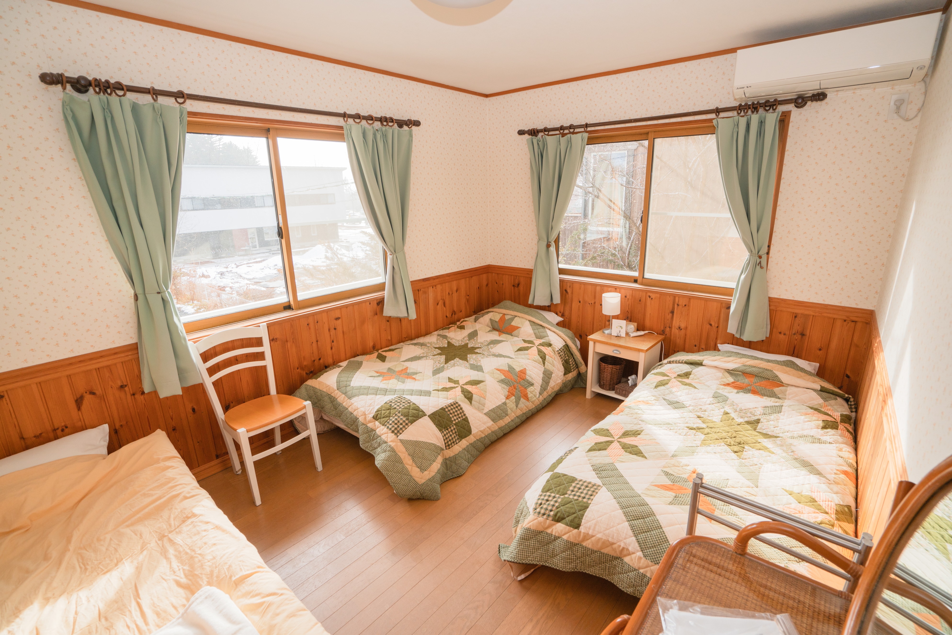 Soft and fluffy wide single bed Please rest spaciously in a 100 cm wide bed wider than a normal single