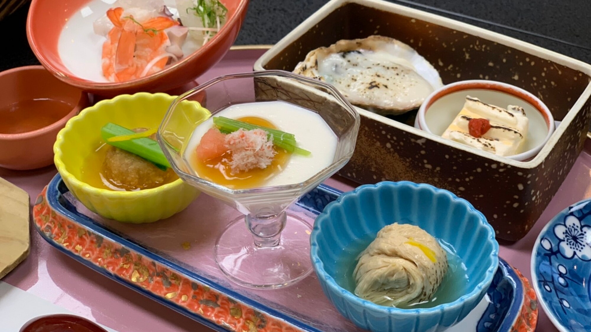 ※[晚餐範例] 使用時令食材，為您準備視覺與味覺雙重享受的菜餚。
