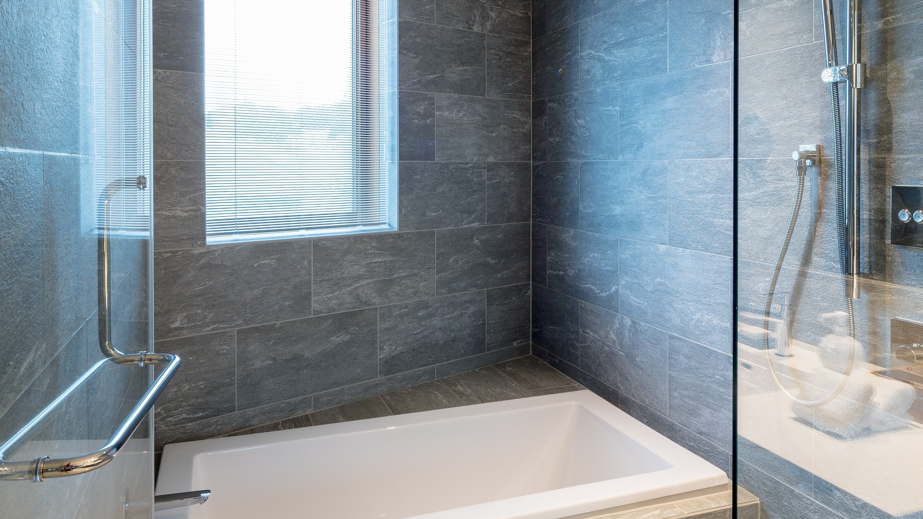 guest room bathroom