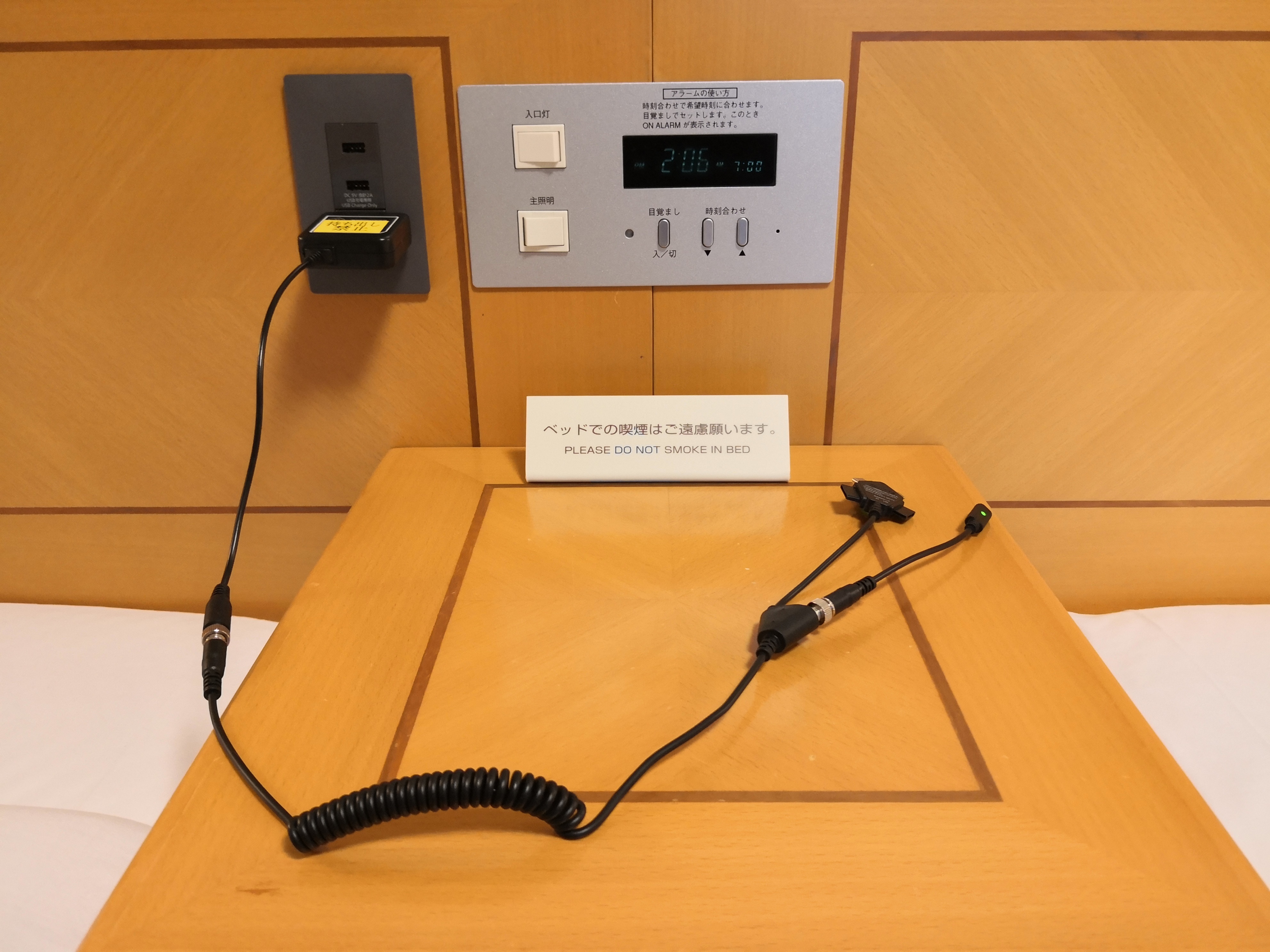 ◇ 我们在床头安装了 USB 电源 ◇