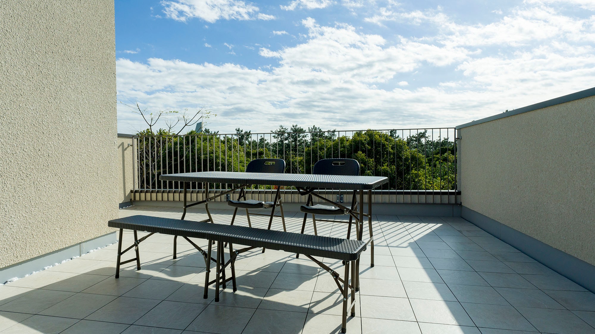 [Gedung C] Teras atap dan set meja