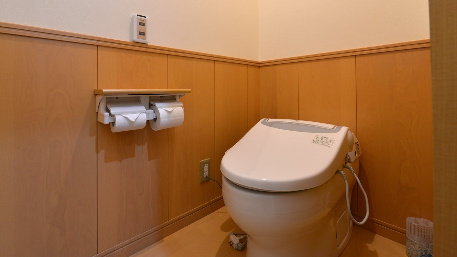 *Room (Japanese-style room with 6 tatami mats and a toilet)