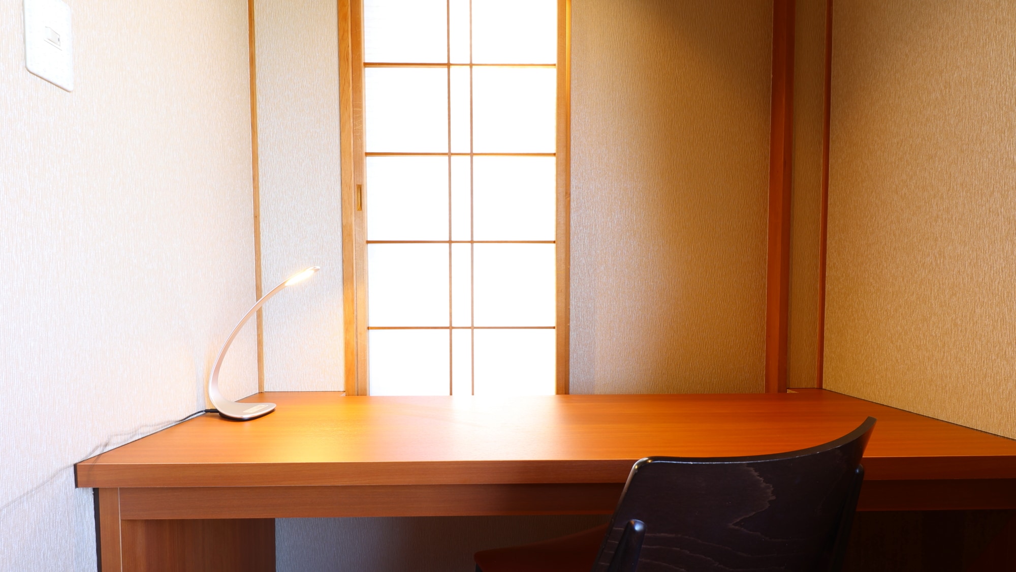 ■現代套房日西合璧房，405、406室。