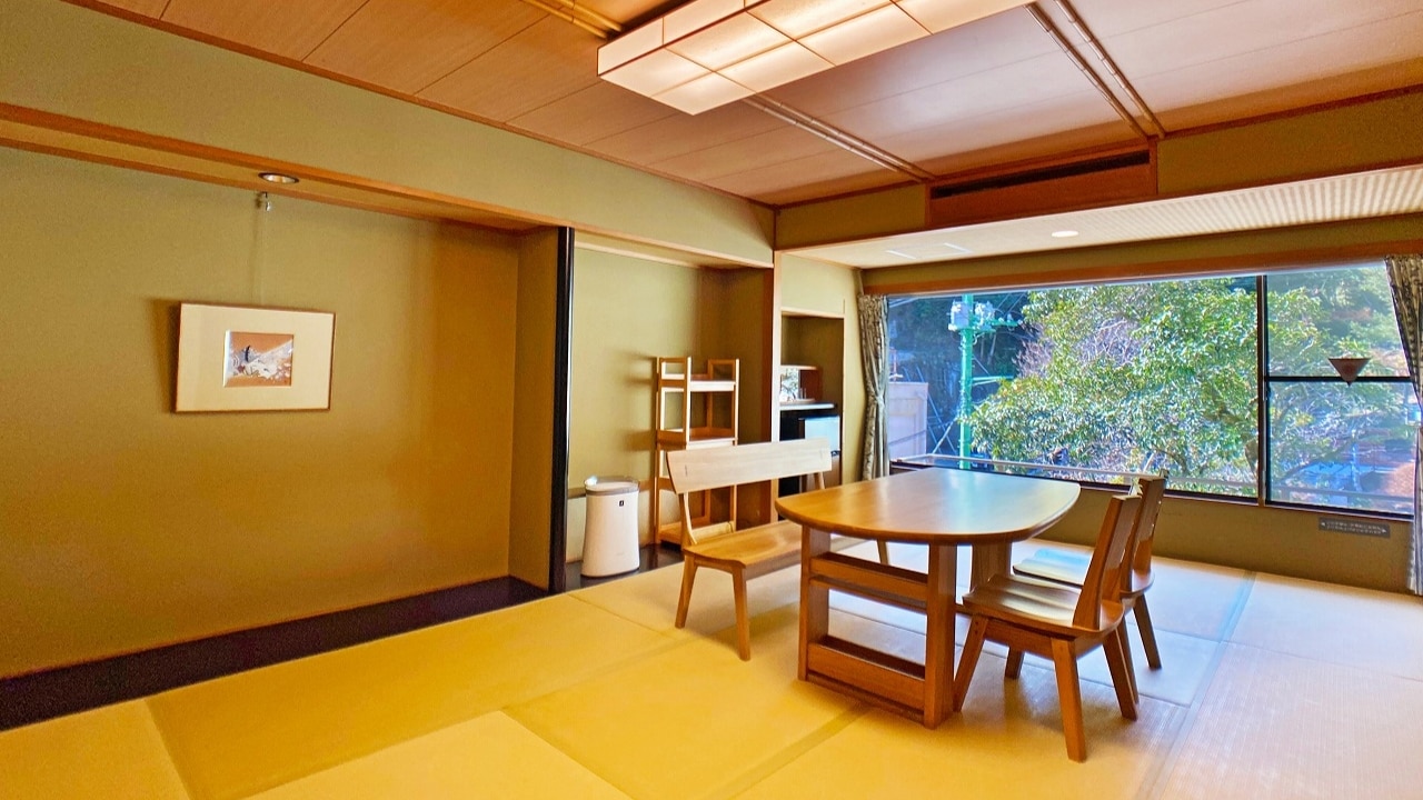 Spacious Japanese-style room with table 14 tatami mats + 6 tatami mats 2 rooms (with bath and toilet) Non-smoking
