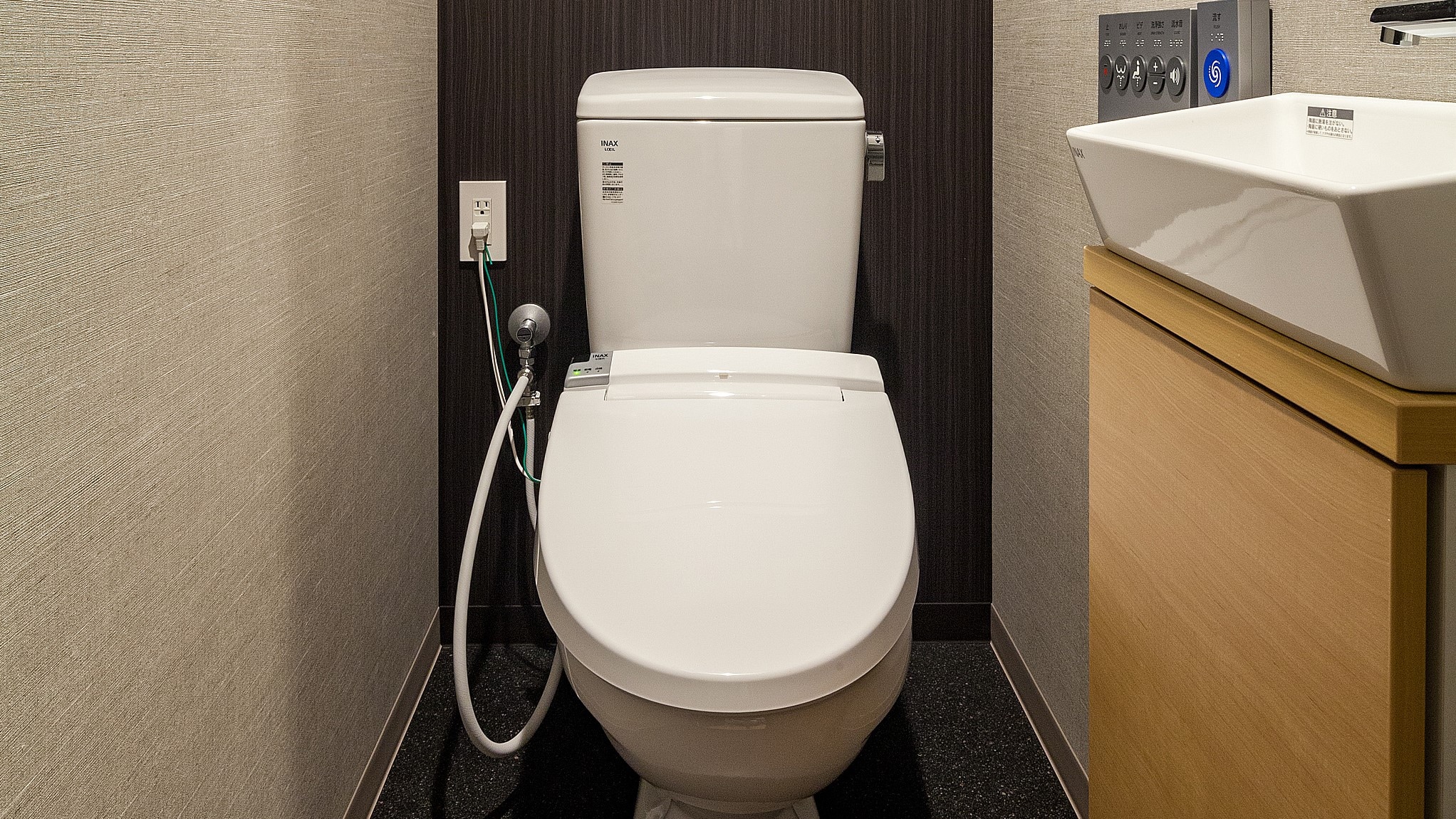 <Guest room facilities> Toilet