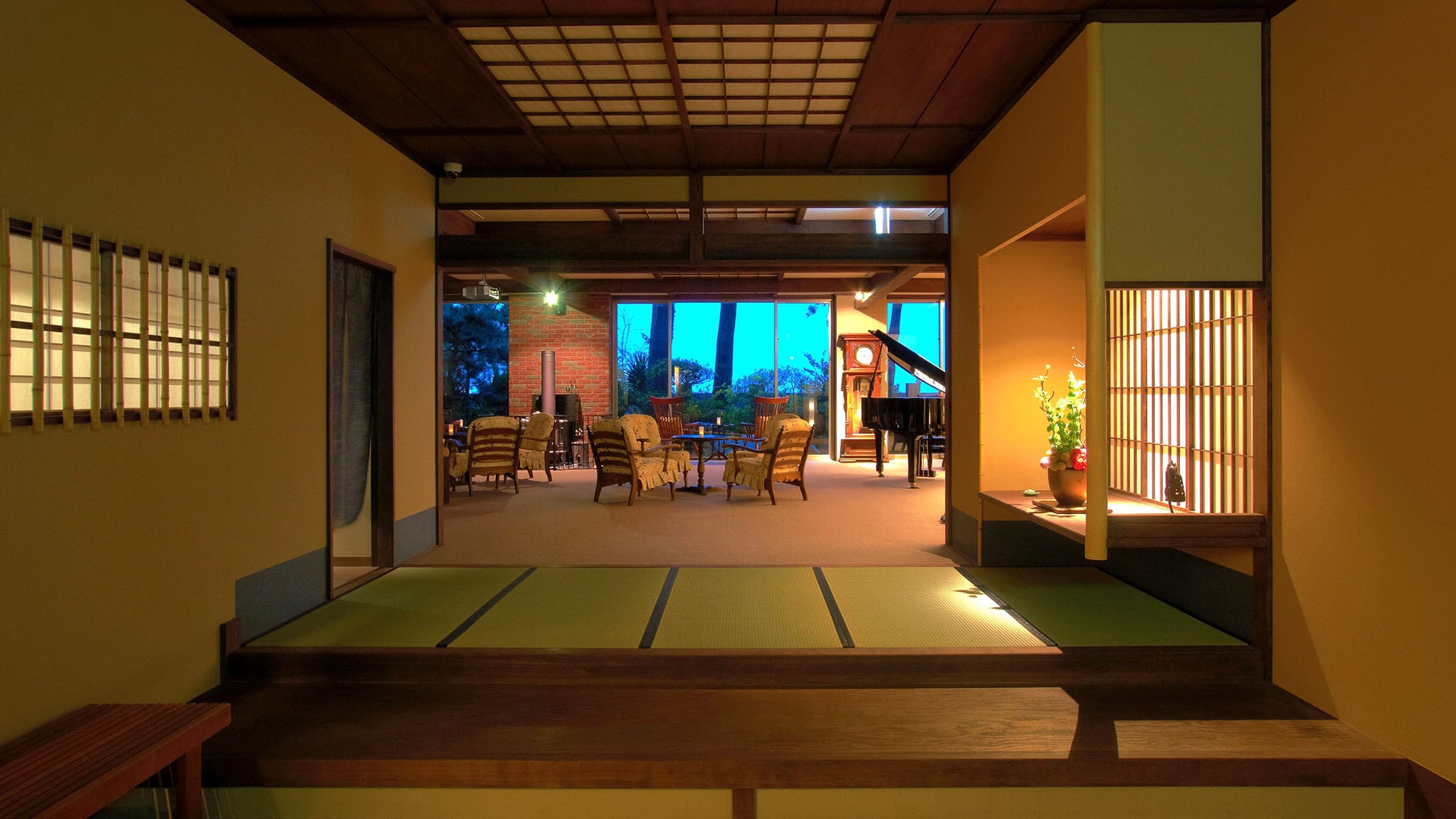 Pintu Masuk: Lobi yang mengarah ke pintu masuk bergaya Jepang murni memiliki interior bergaya Barat.