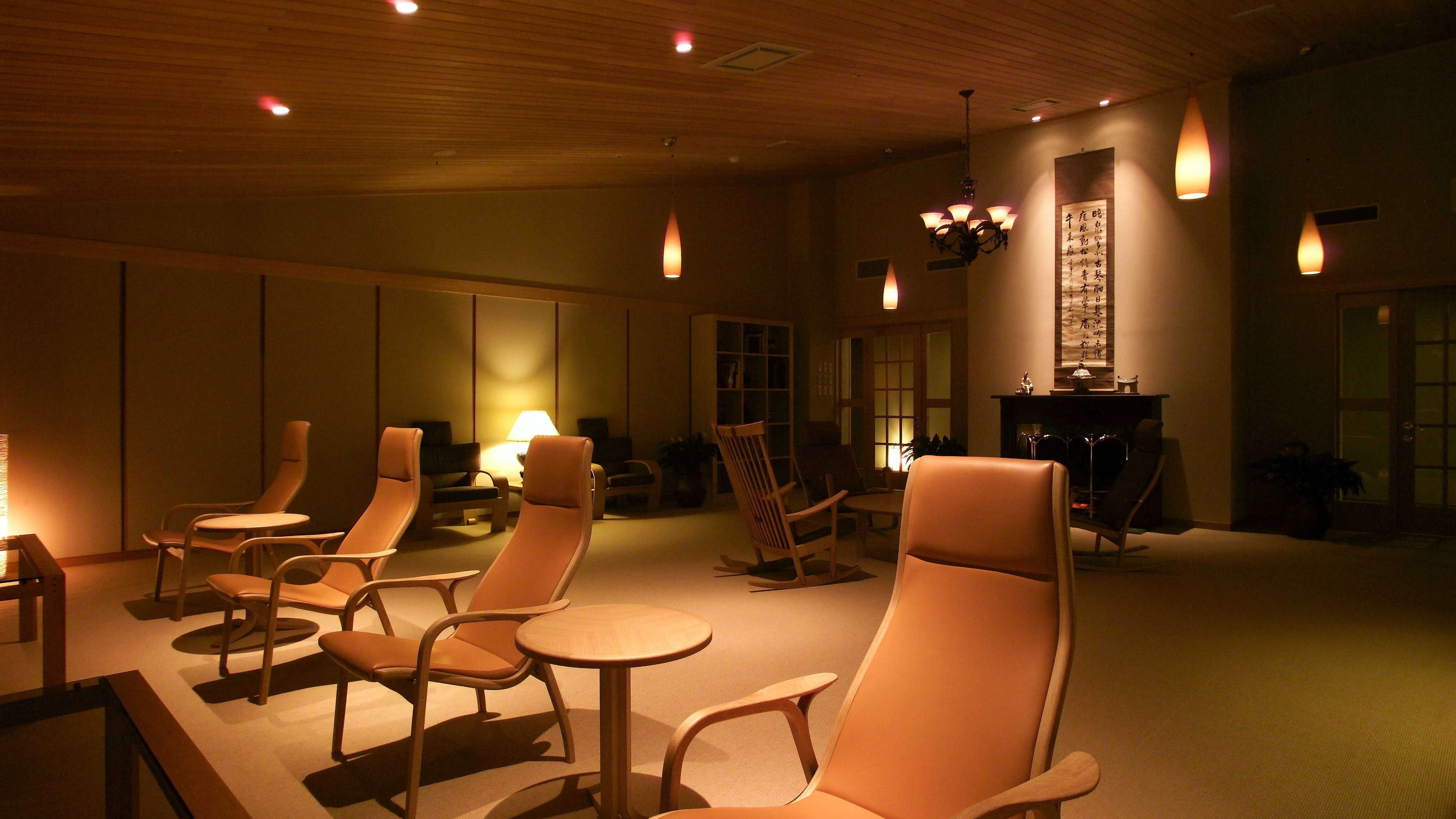 [2nd floor guest lounge]