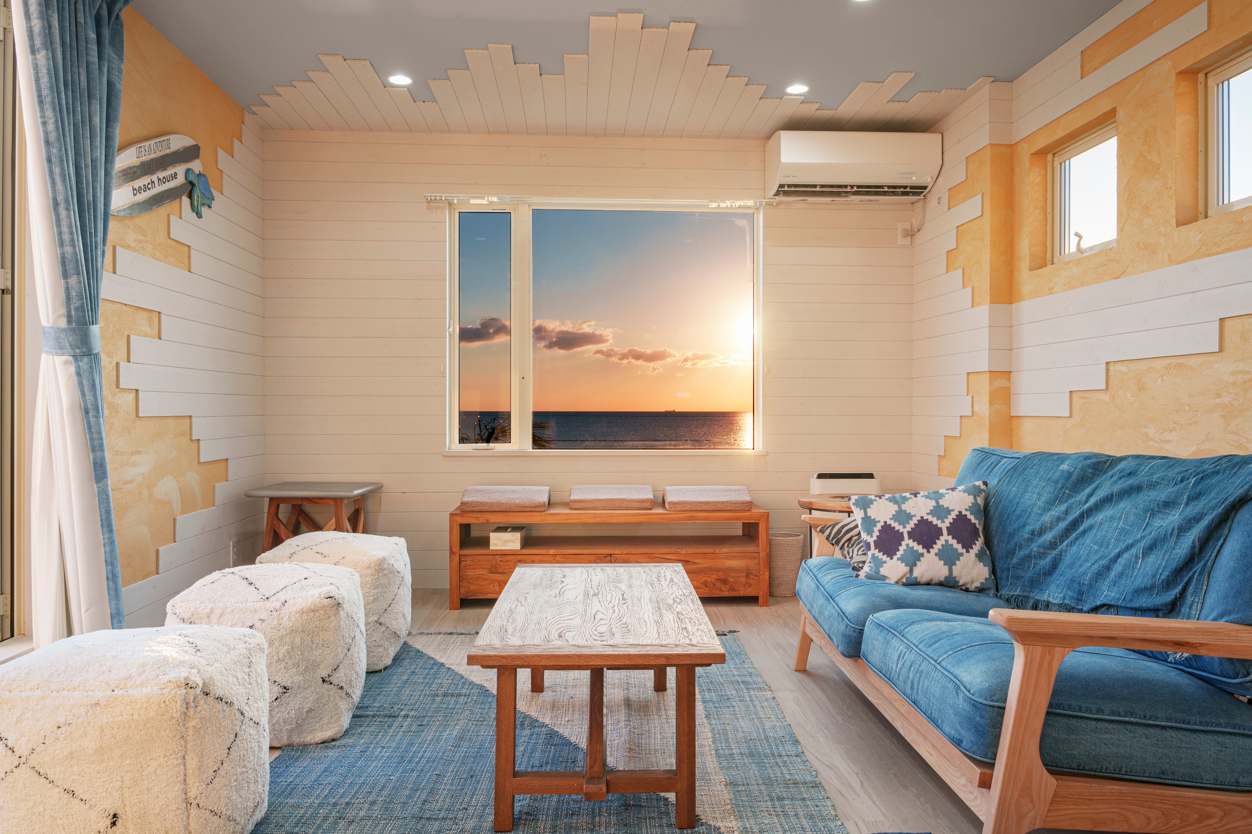 Living room (sunset)