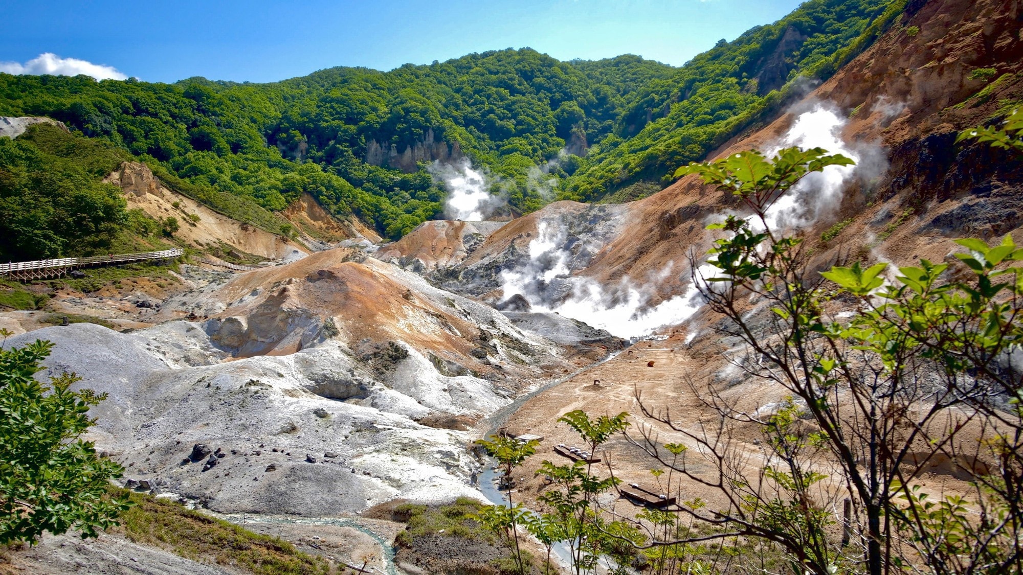 北海道遺産、登別地獄谷。昼の顔と夜の顔を、是非比べてみてください。【地獄谷】