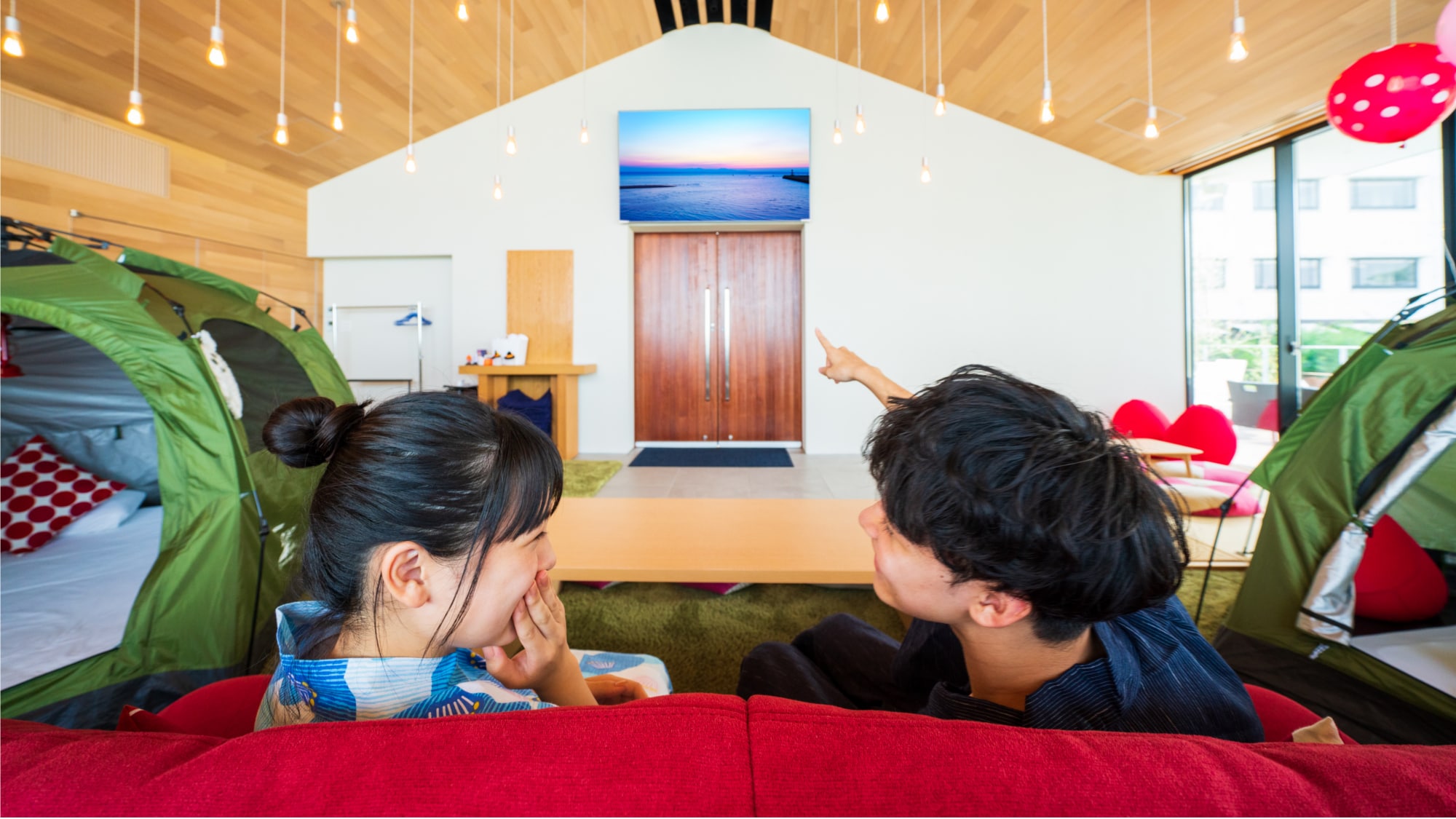[Chapel Glamping] ทรงพลัง! ดูหนังและละครดังได้ไม่จำกัดบนทีวีจอใหญ่!