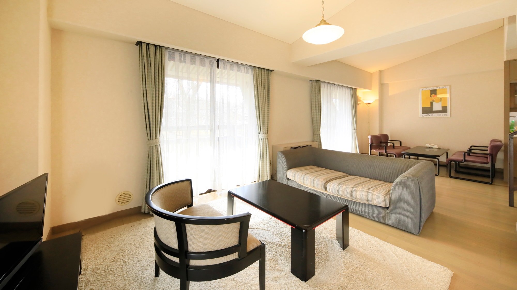 [East West Building 2nd floor] You can relax in a spacious room