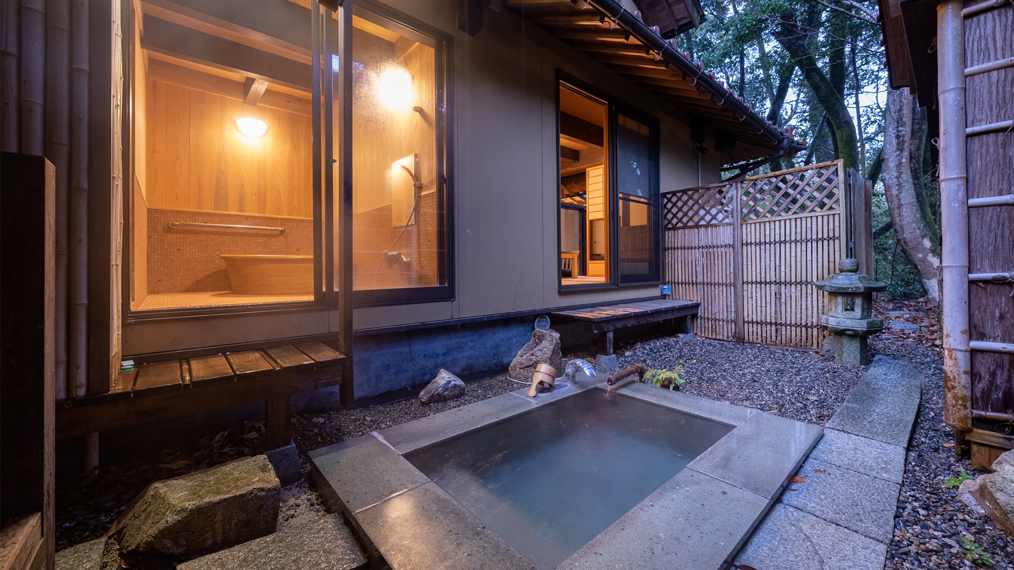 [Botan-with open-air bath] The best part of the guest room open-air bath is when you want.