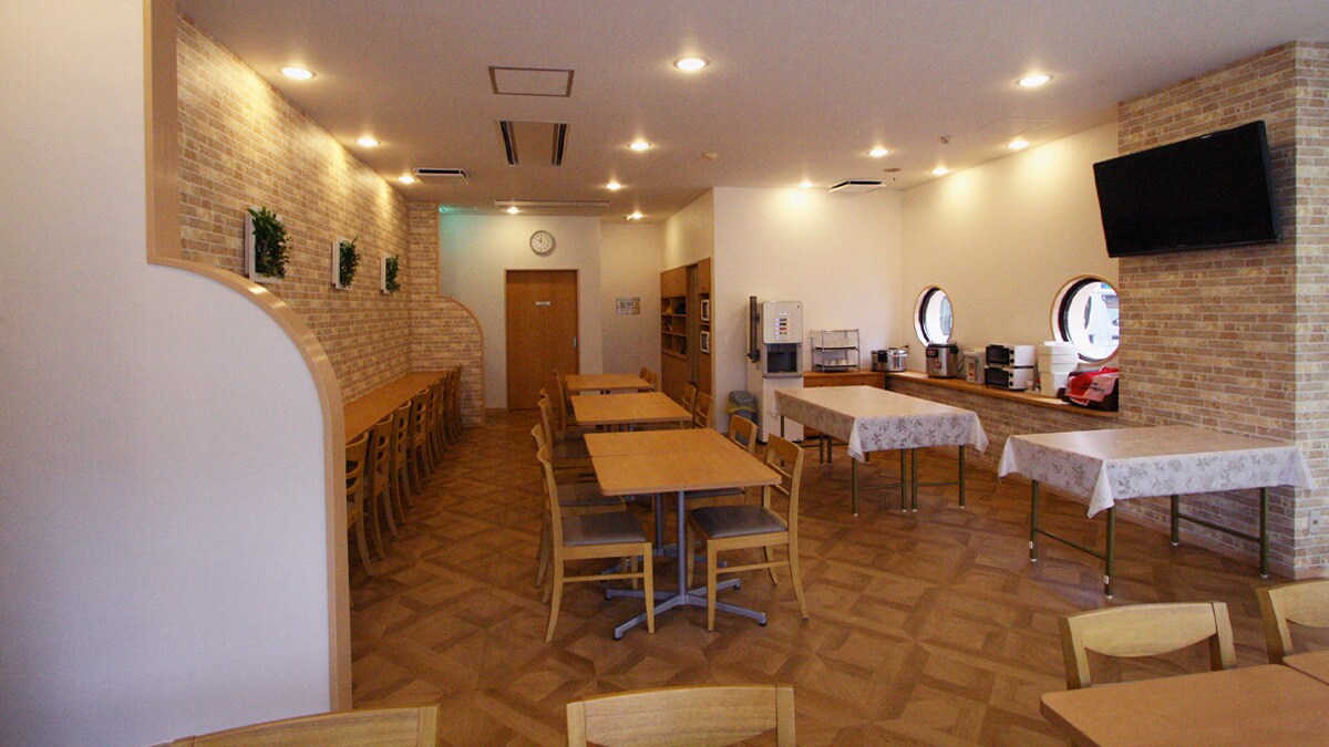 Restaurant / meeting space