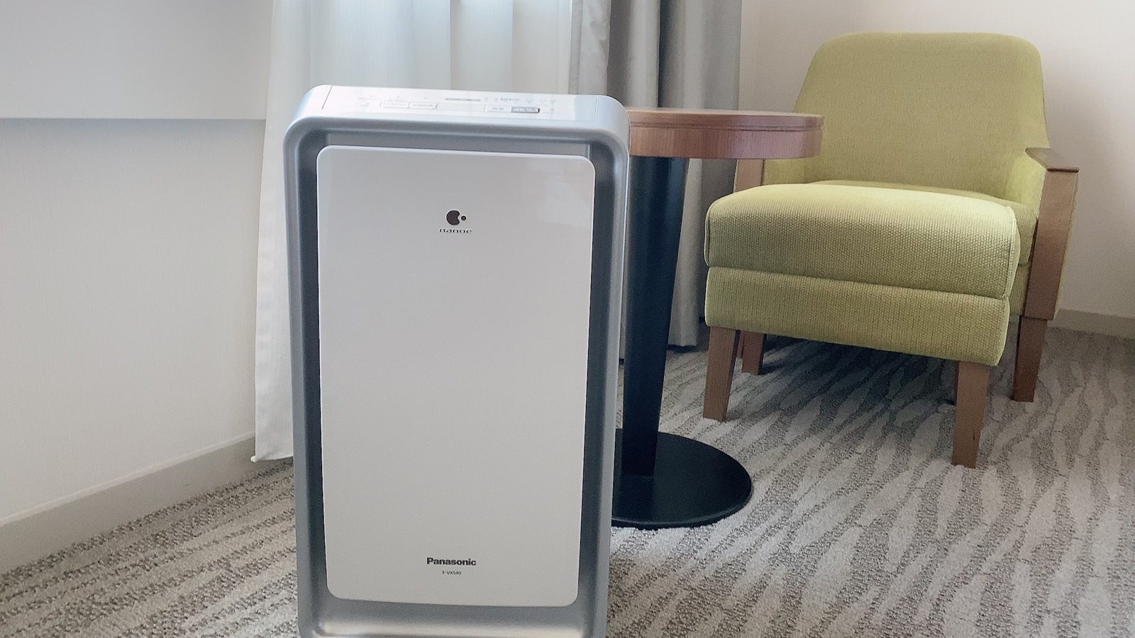Air purifier with humidification function