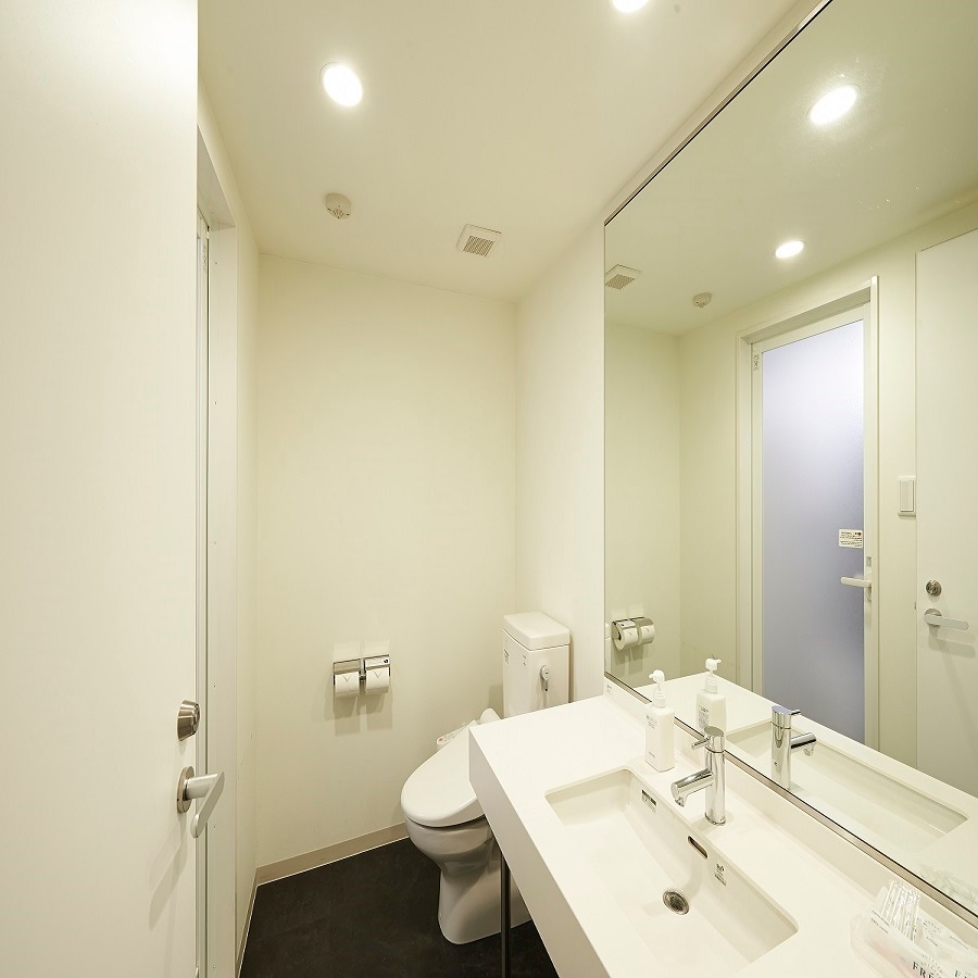 Deluxe Twin Room Bathroom