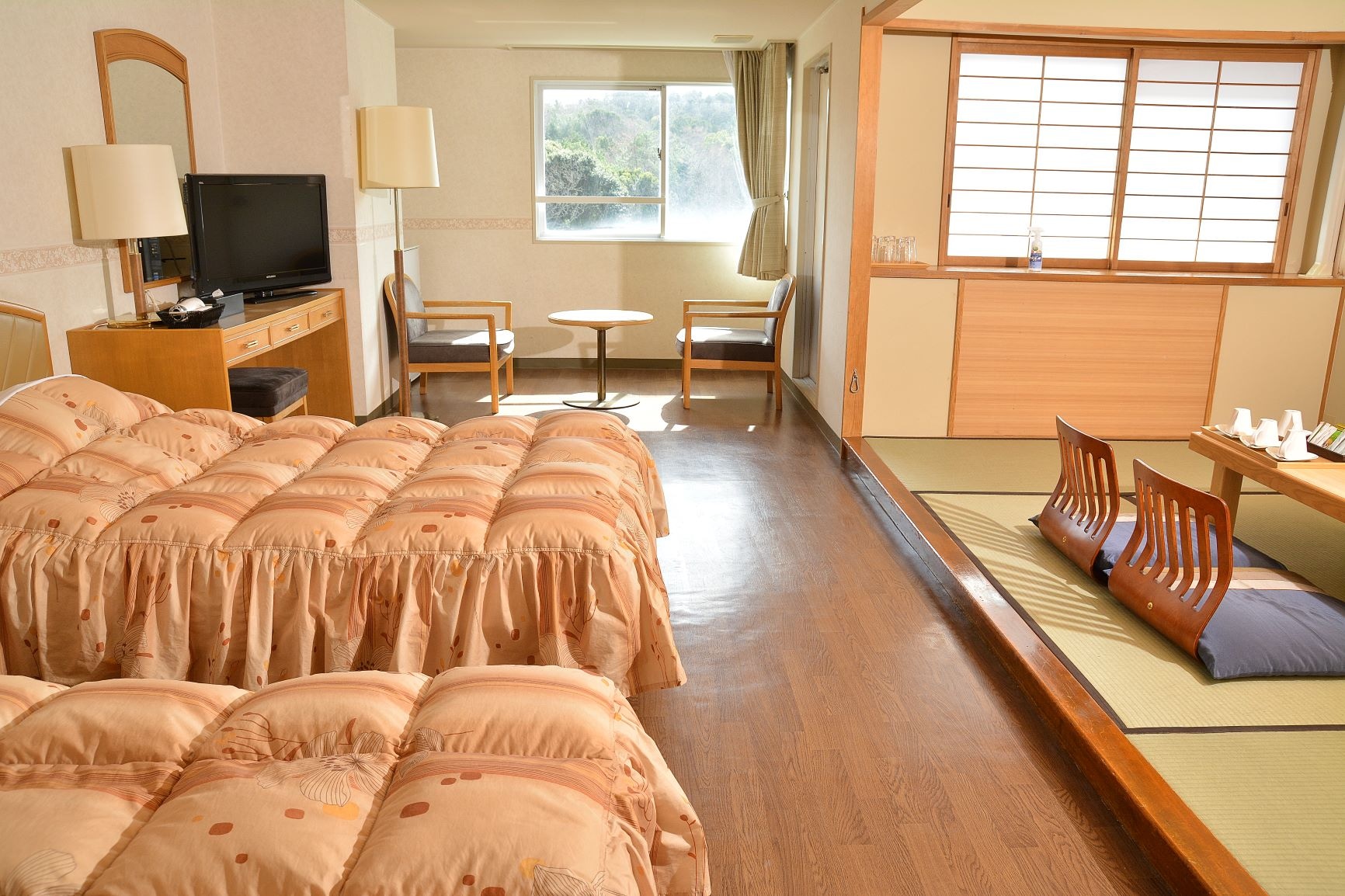 Mountain-side Japanese-Western style room 45㎡