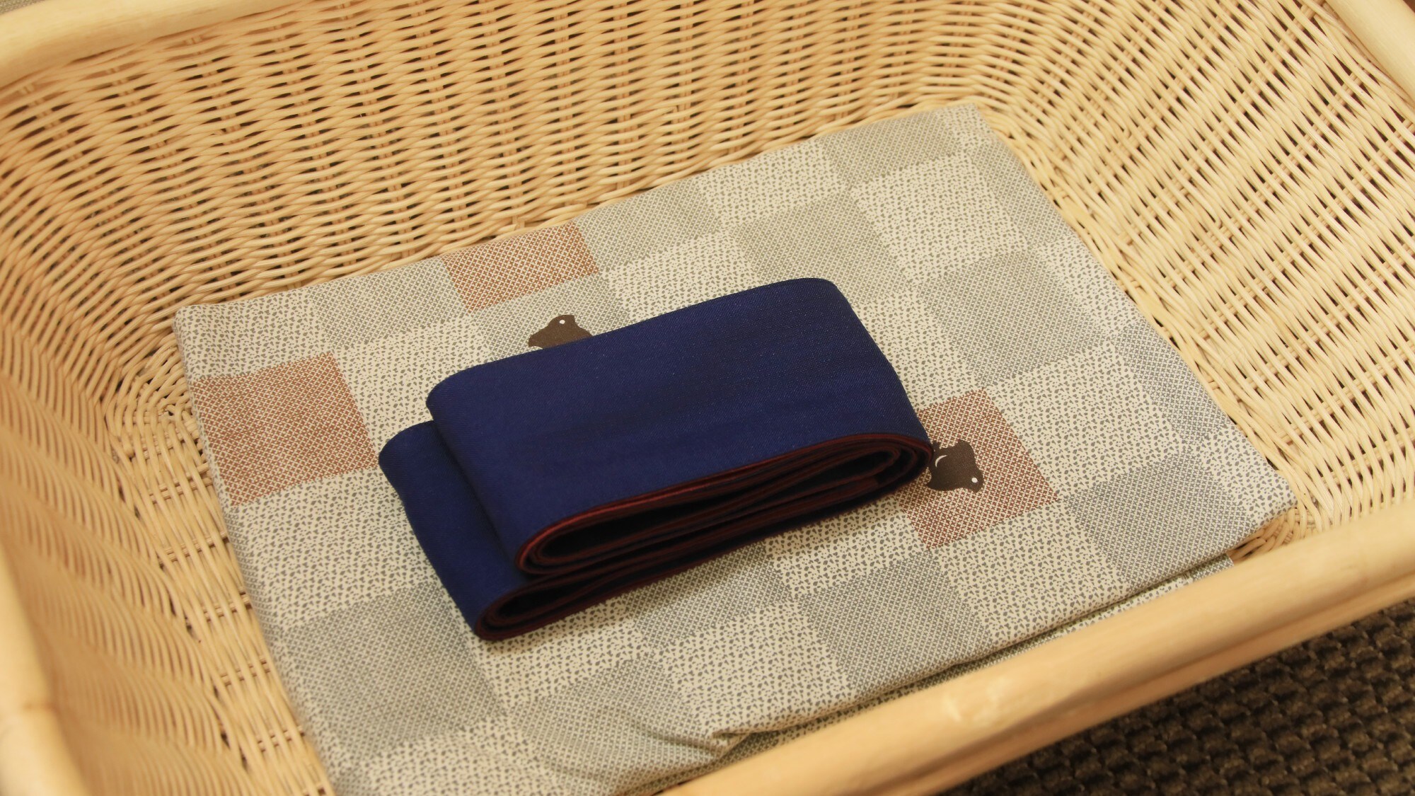 Yukata - Vui lòng mặc yukata khi vào tòa nhà.