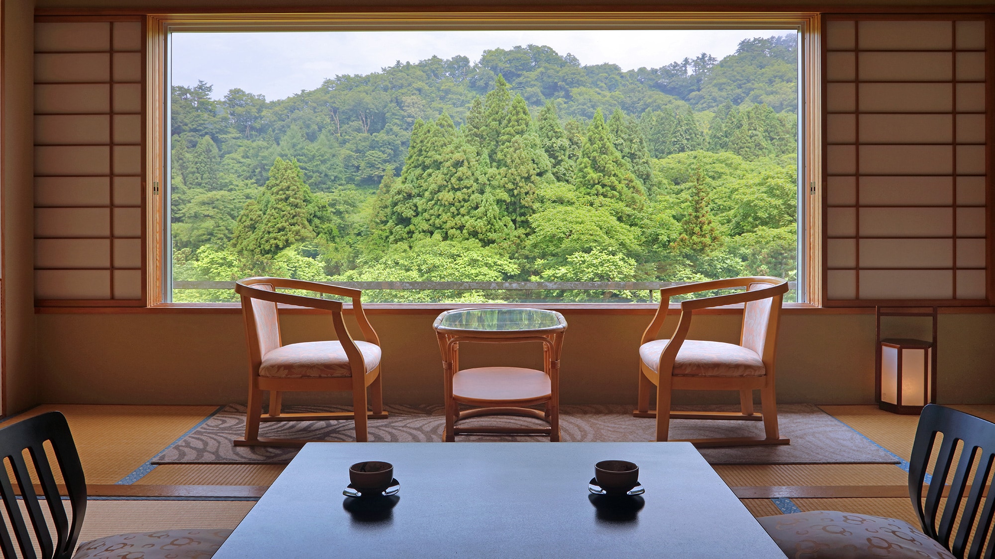 [Standard Japanese-style room] All rooms face the river and offer mountain views.