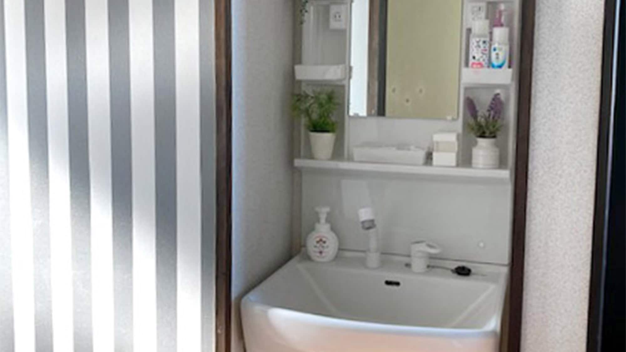 ・ Amenity is enriched in the washbasin