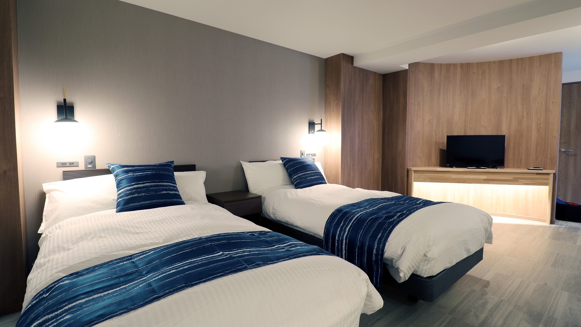 [201] This room is equipped with a Simmons bed.