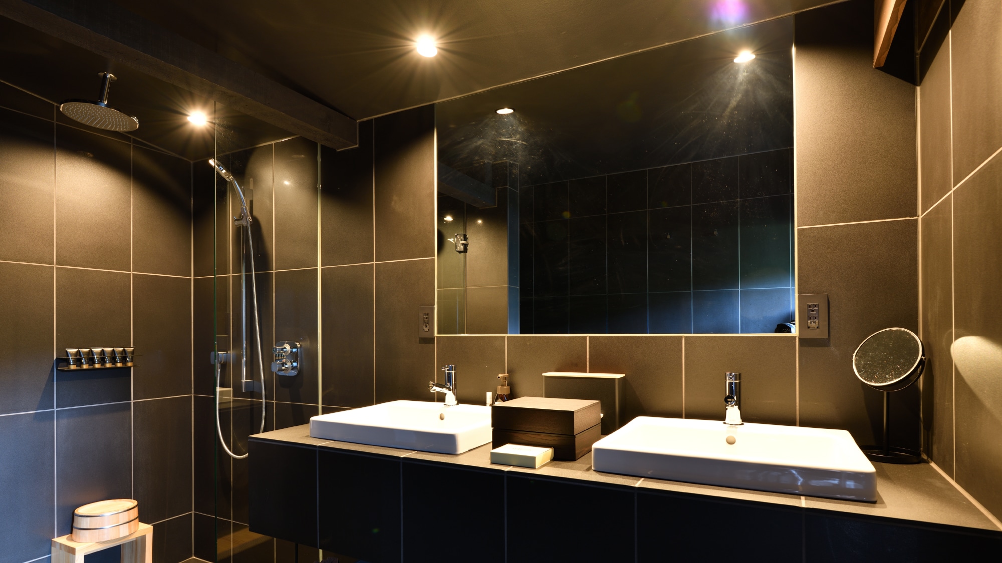 Japanese-style room with semi-open-air bath [Shimizu]