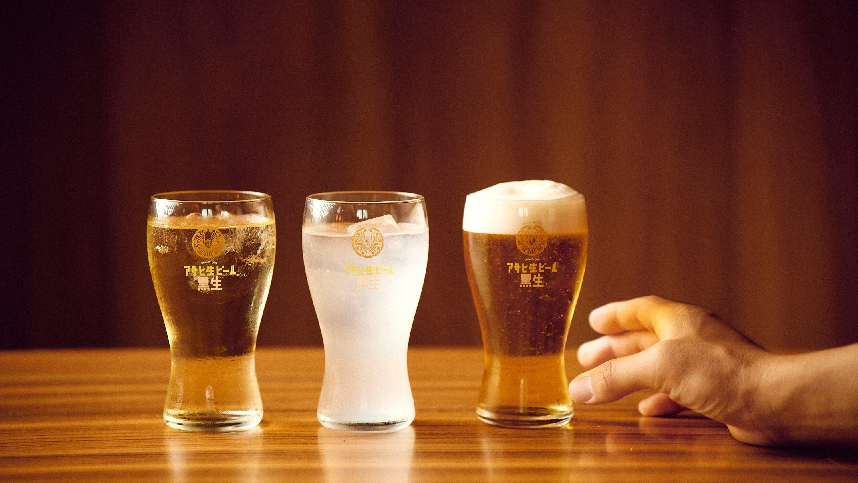 Bia, nước chanh chua và cocktail highball uống thỏa thích.