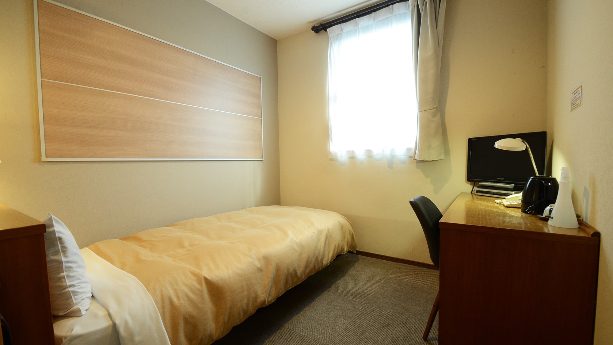 * Satu kamar tamu (single)