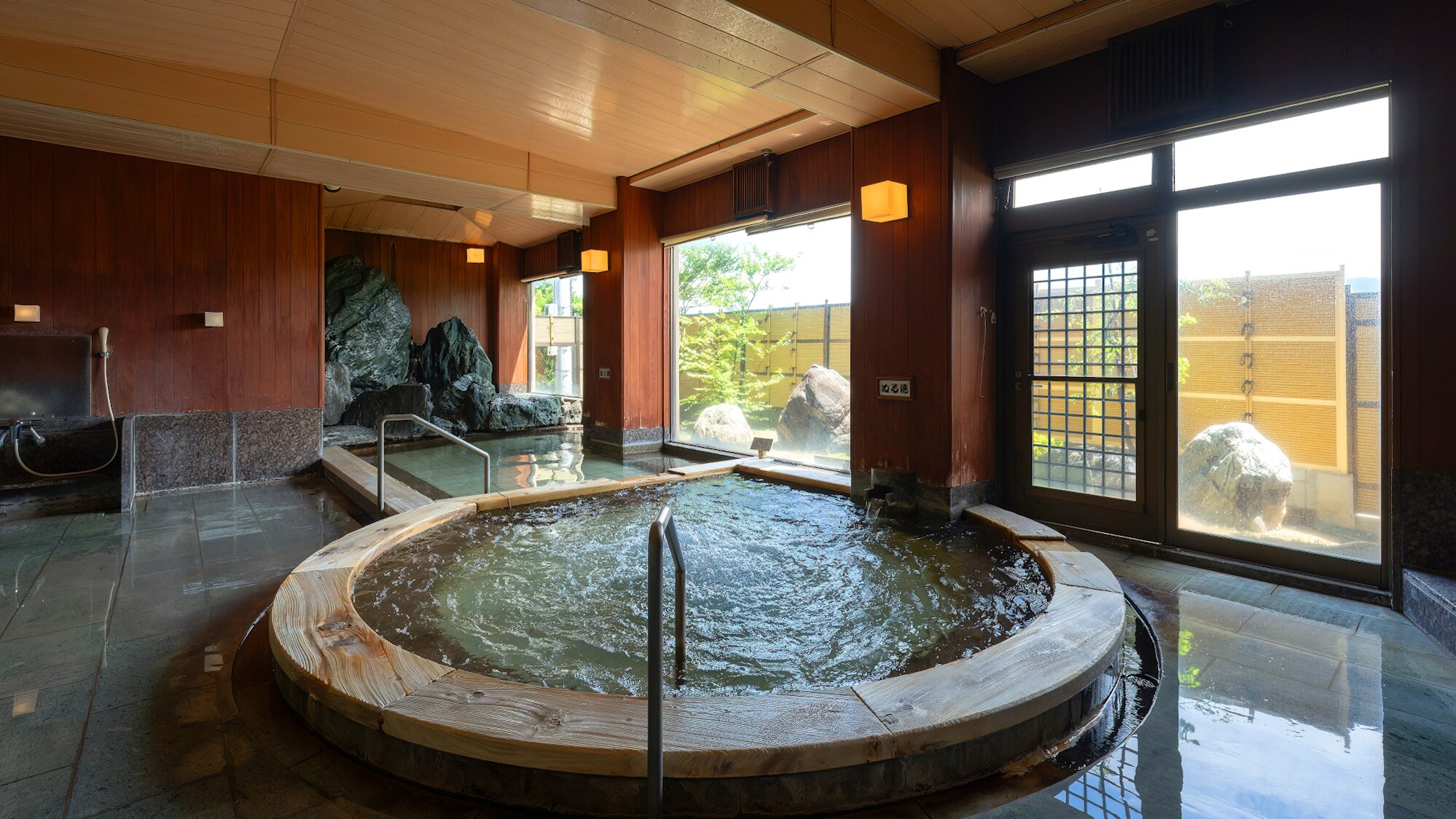 1st floor: Large cypress bath