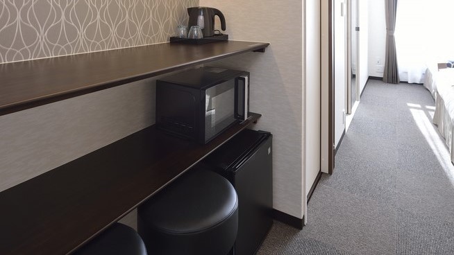 Counter table and 2 chairs