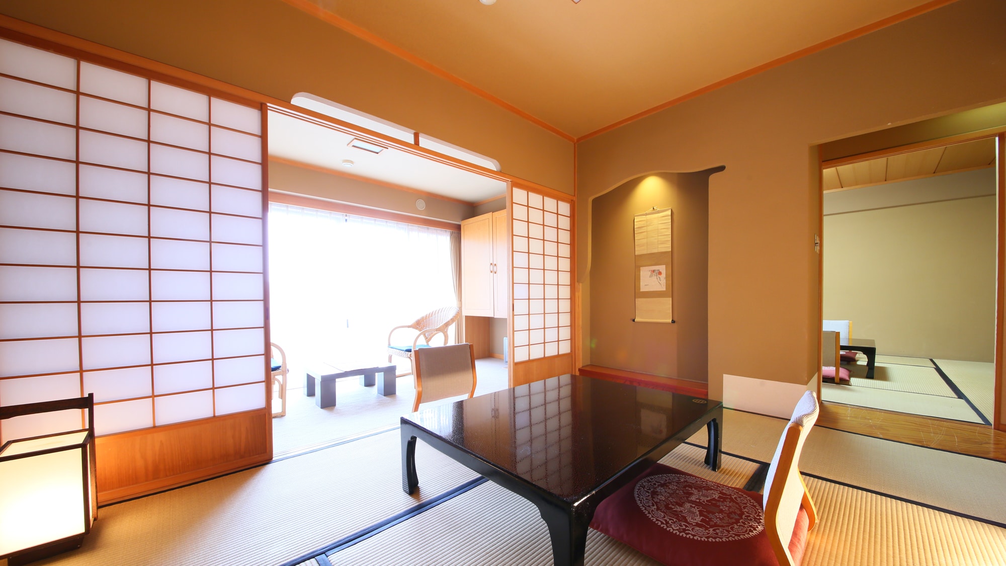 [10 + 7 tatami mats] A spacious room with two consecutive rooms.