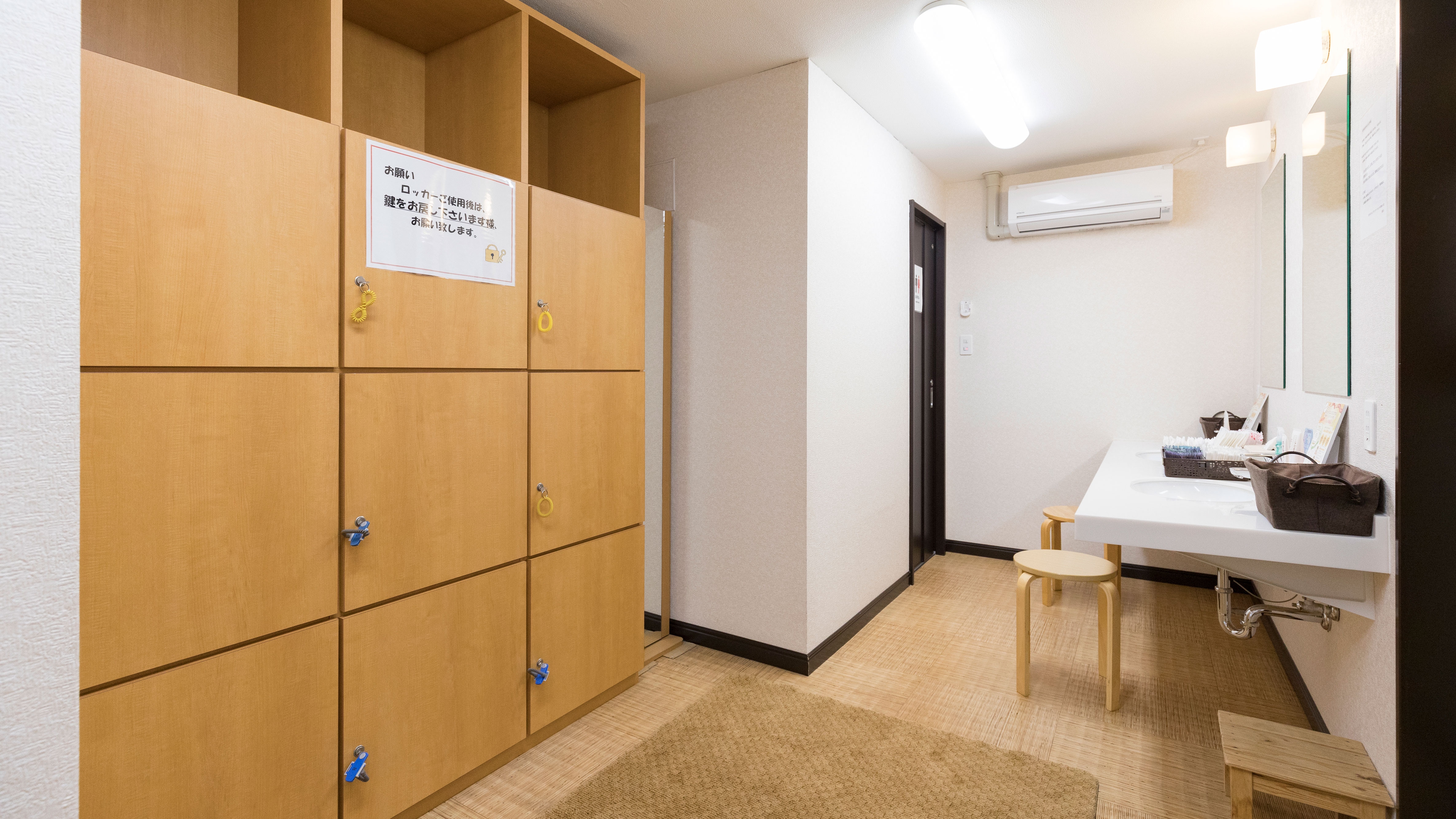 Large public bath Dressing space