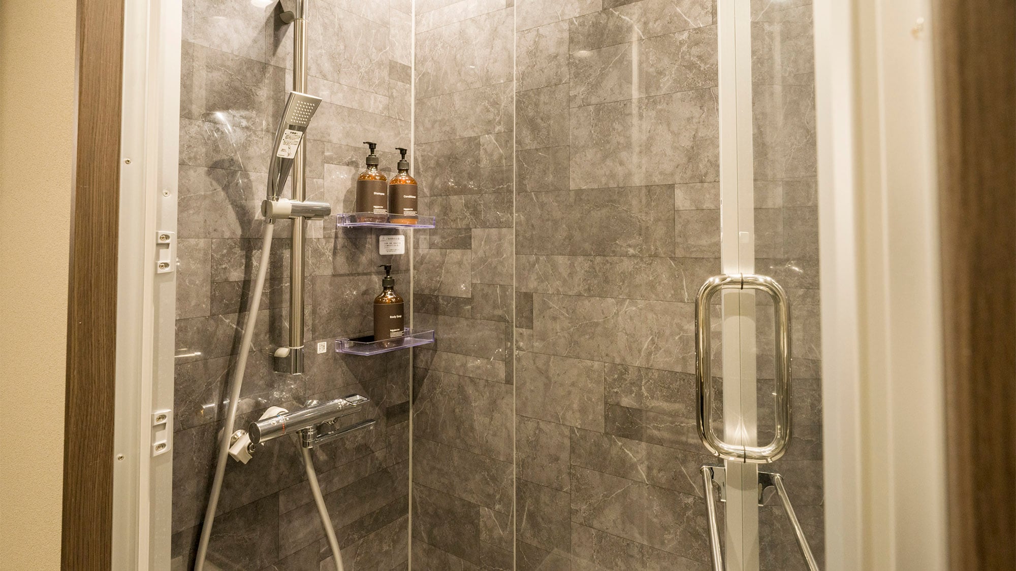 Common to all rooms / Shower room