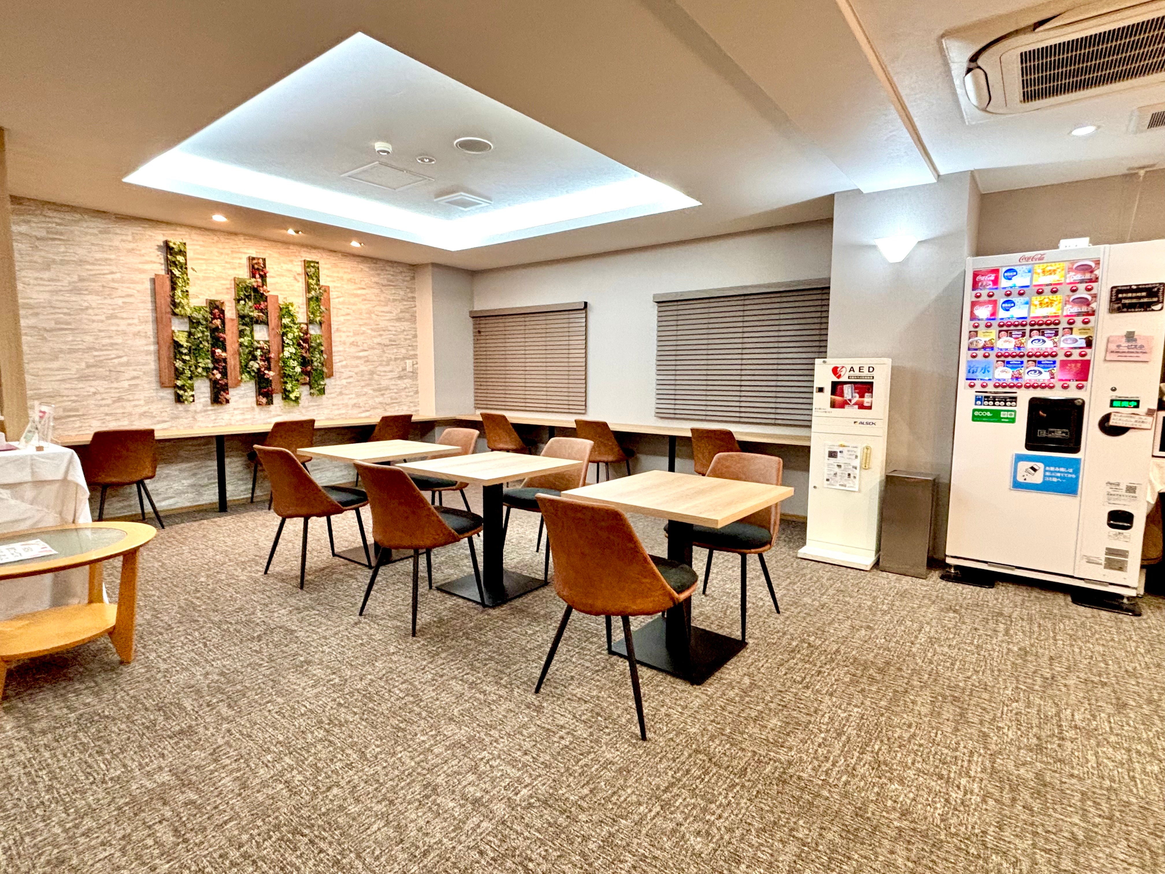 [1st floor lounge] Feel free to use it for breakfast, chatting with friends, meeting up, etc.