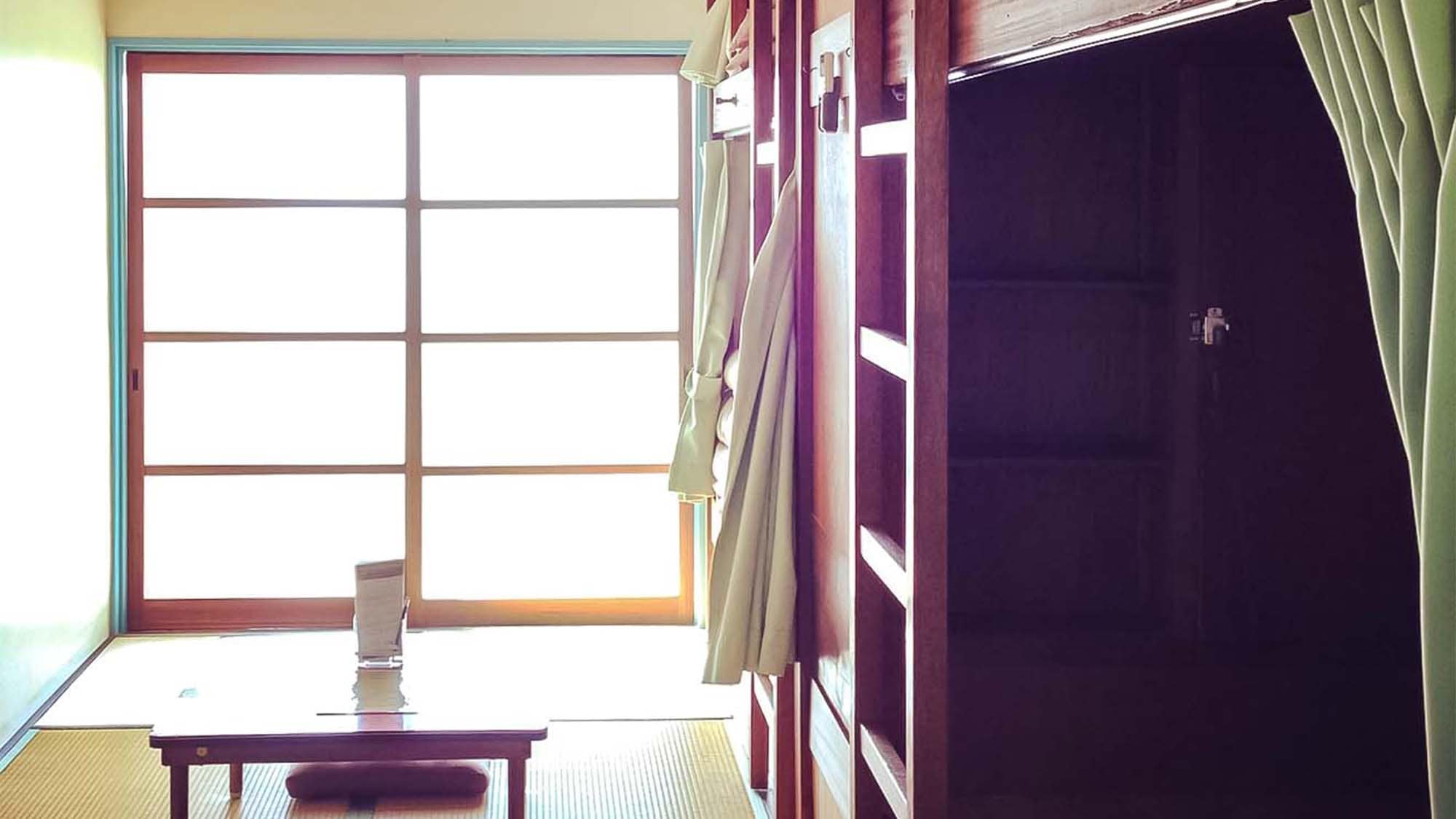 ・A sunny Japanese-Western style bedroom
