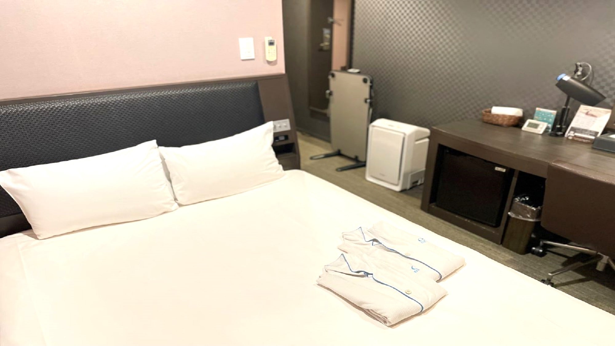 [Semi-double room/2 persons]