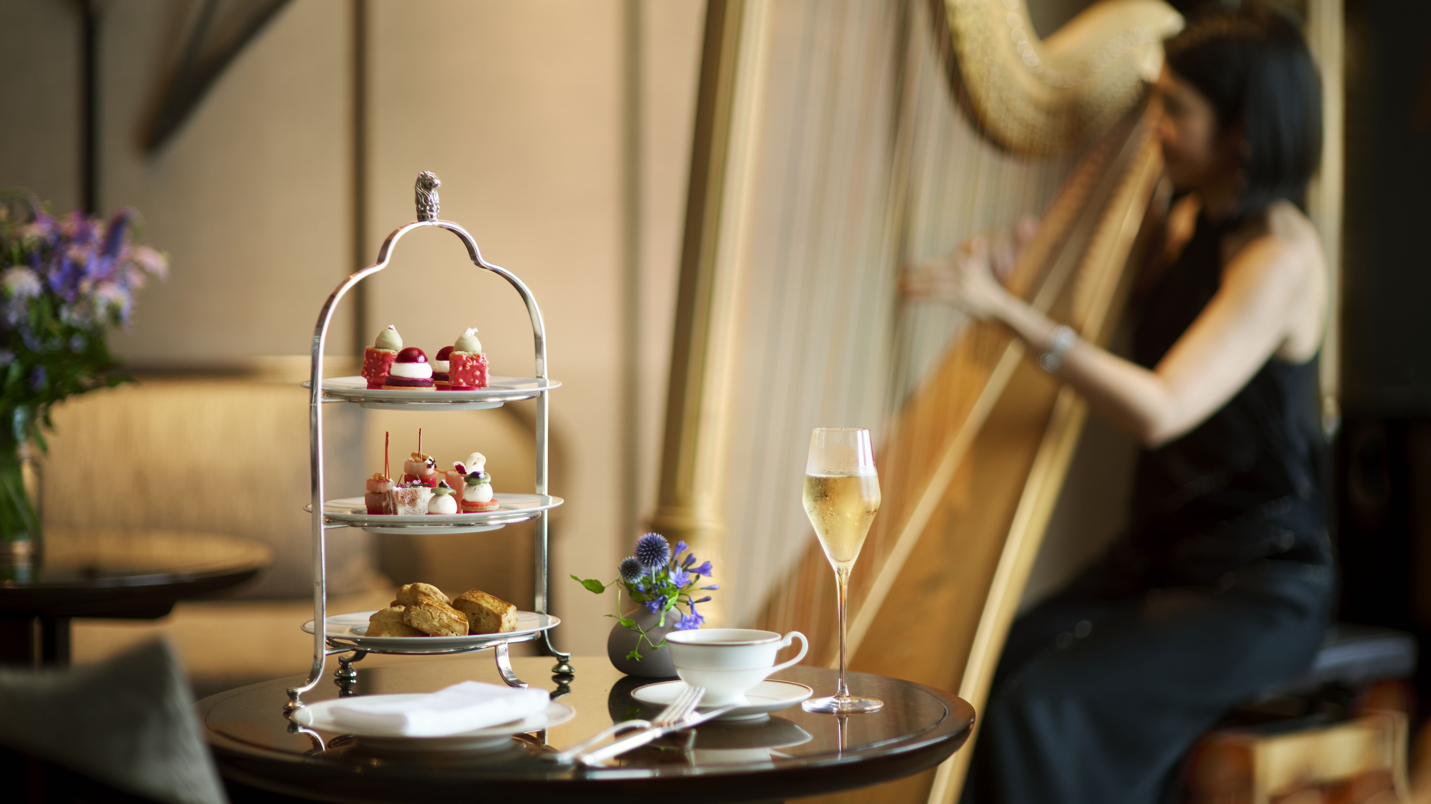 Club Lounge: Trà chiều khi đến