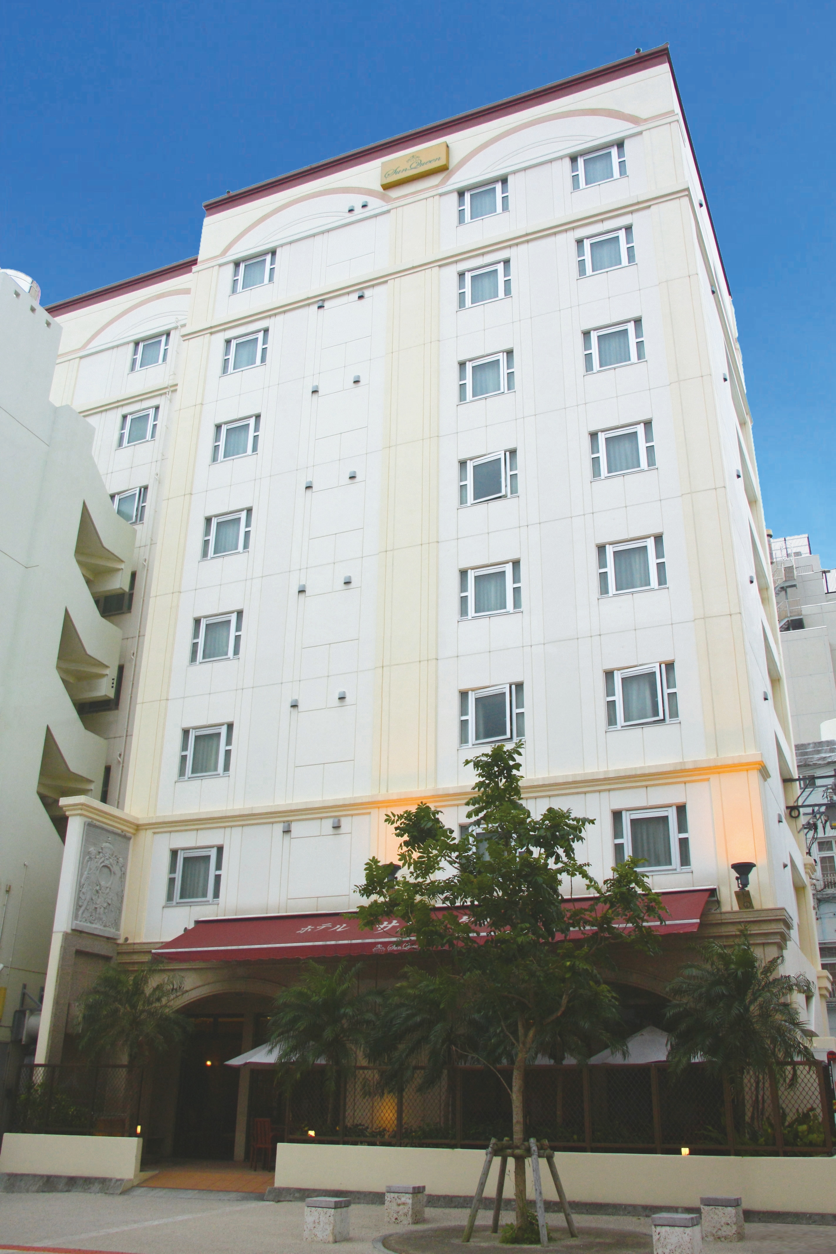Hotel exterior Yanagi-dori side