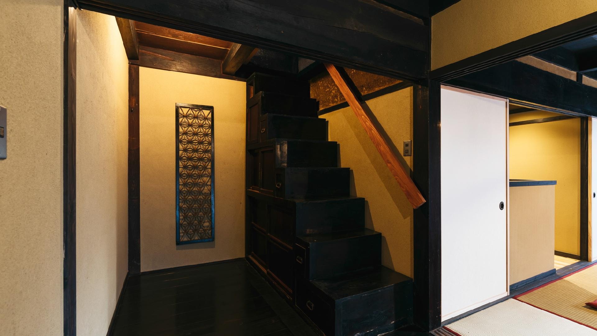 Guest room "port side" box staircase