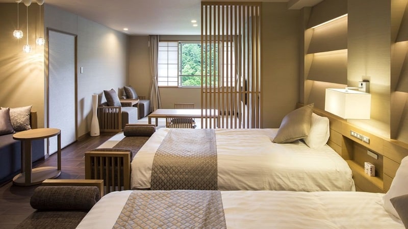 [Executive Room] Two beds are provided, and two futons can be laid out in the tatami space.