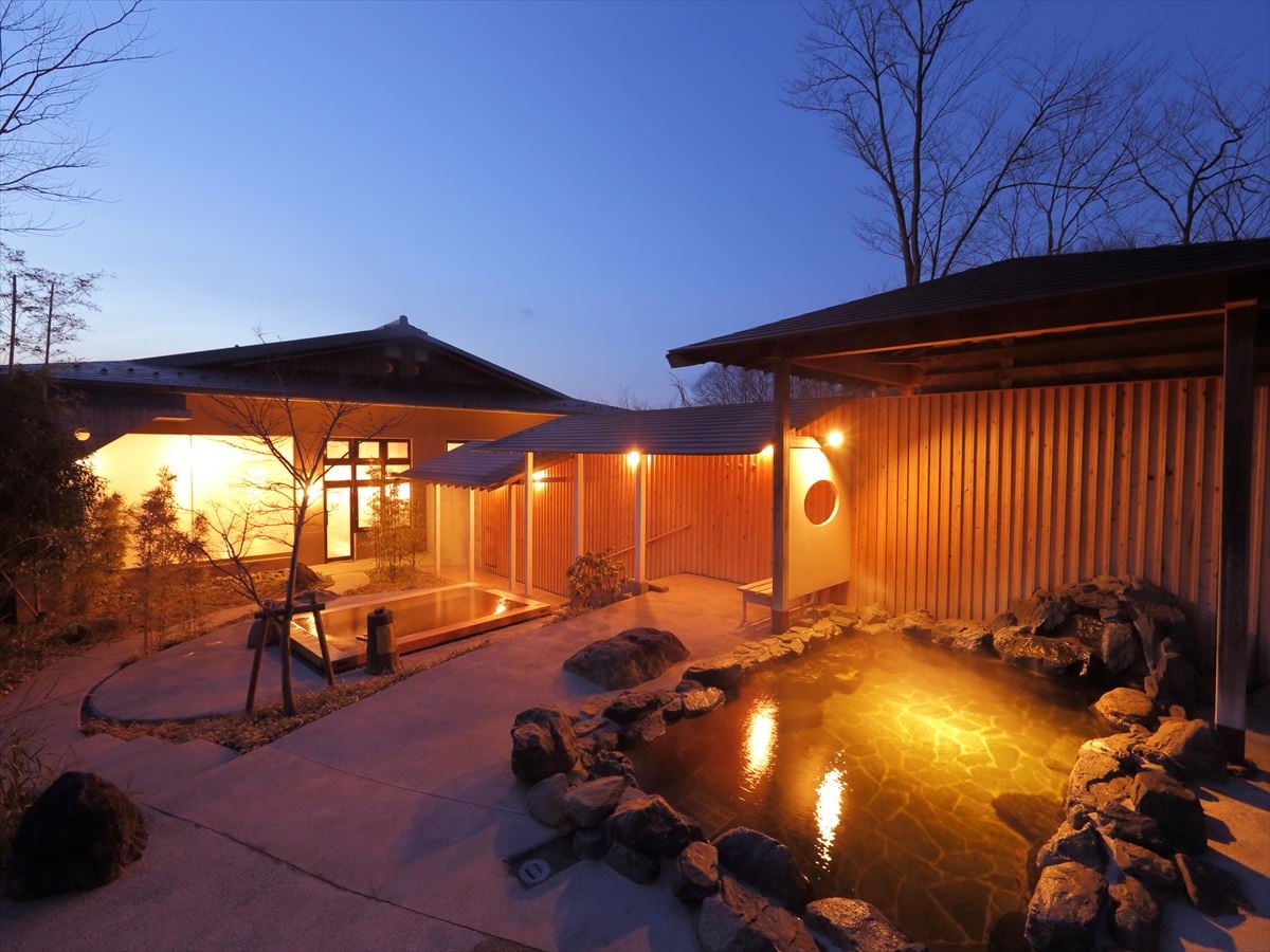 Large open-air bath [Moon] - Night