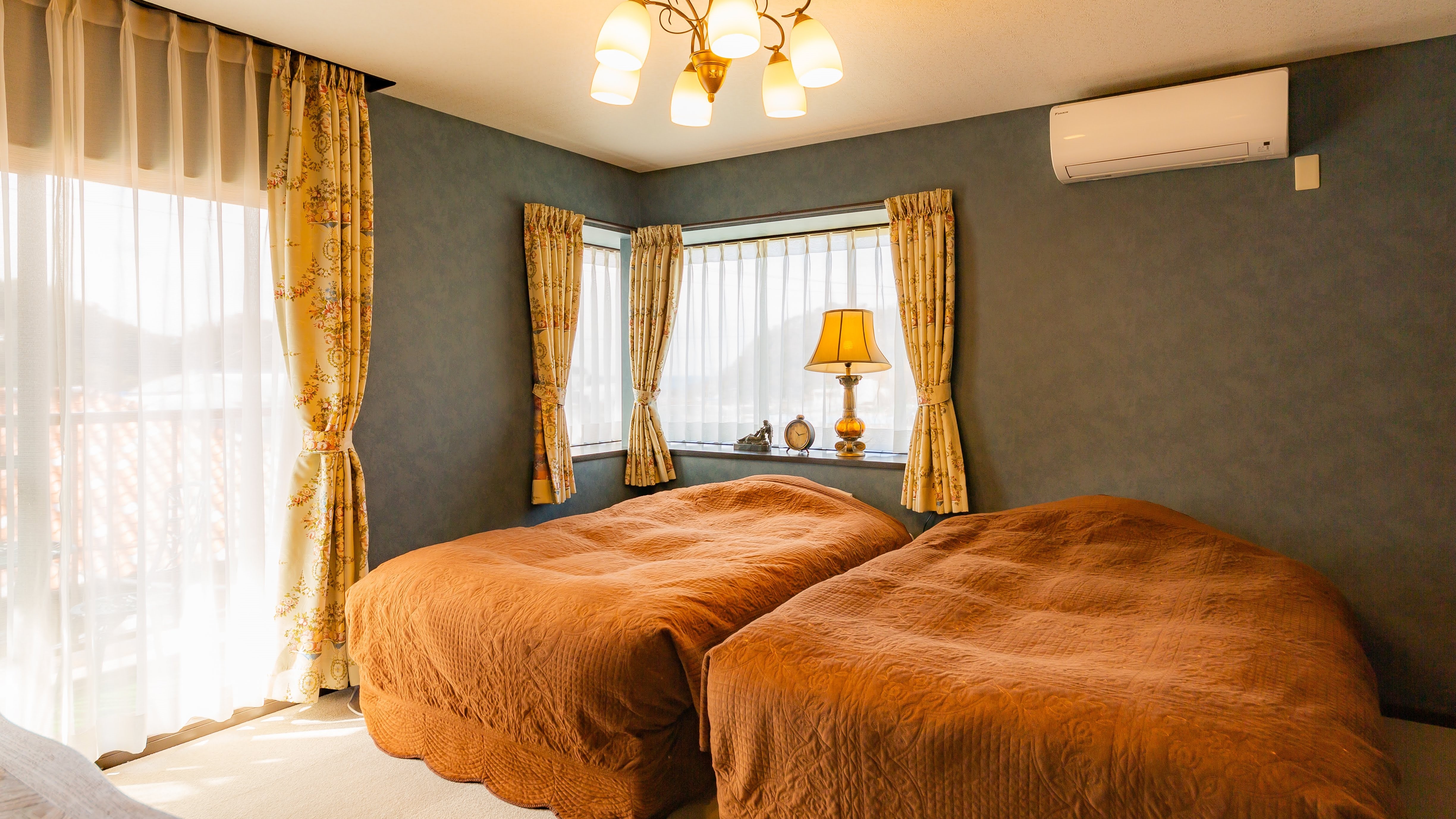 [Main building, Reigetsu room] Western-style room