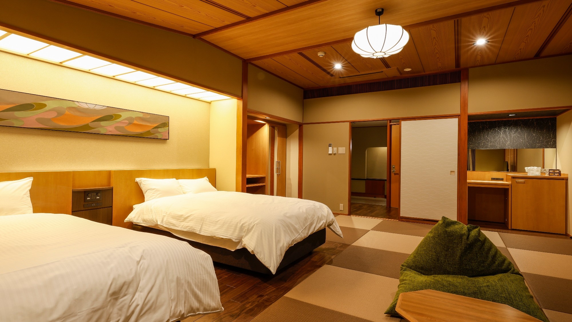 [Corner Comfort Room <Yumetsuru>] This spacious 48 square meter room is perfect for a family stay!