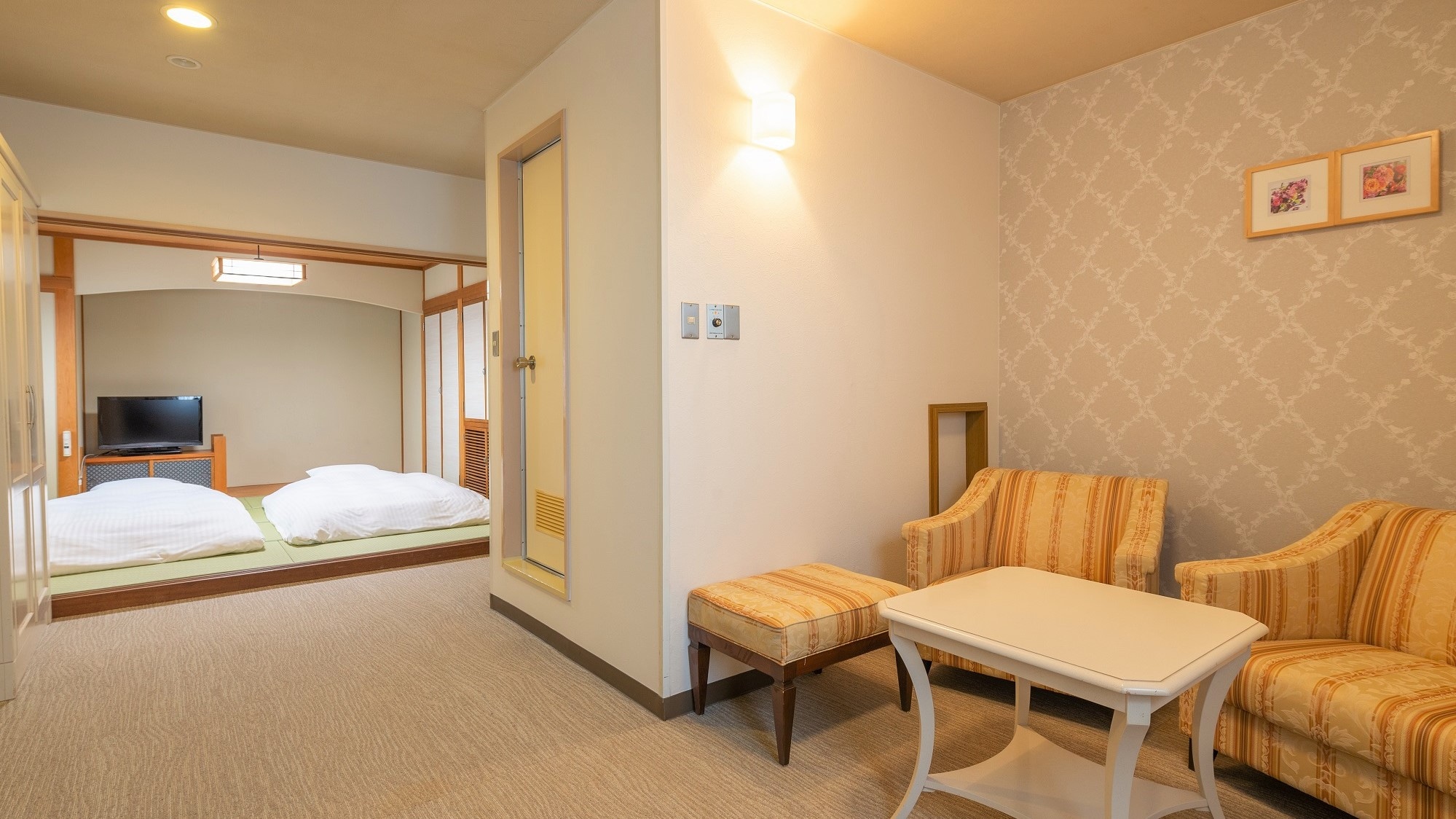 [Non-smoking] Japanese-style room with living room 43 square meters / Full view